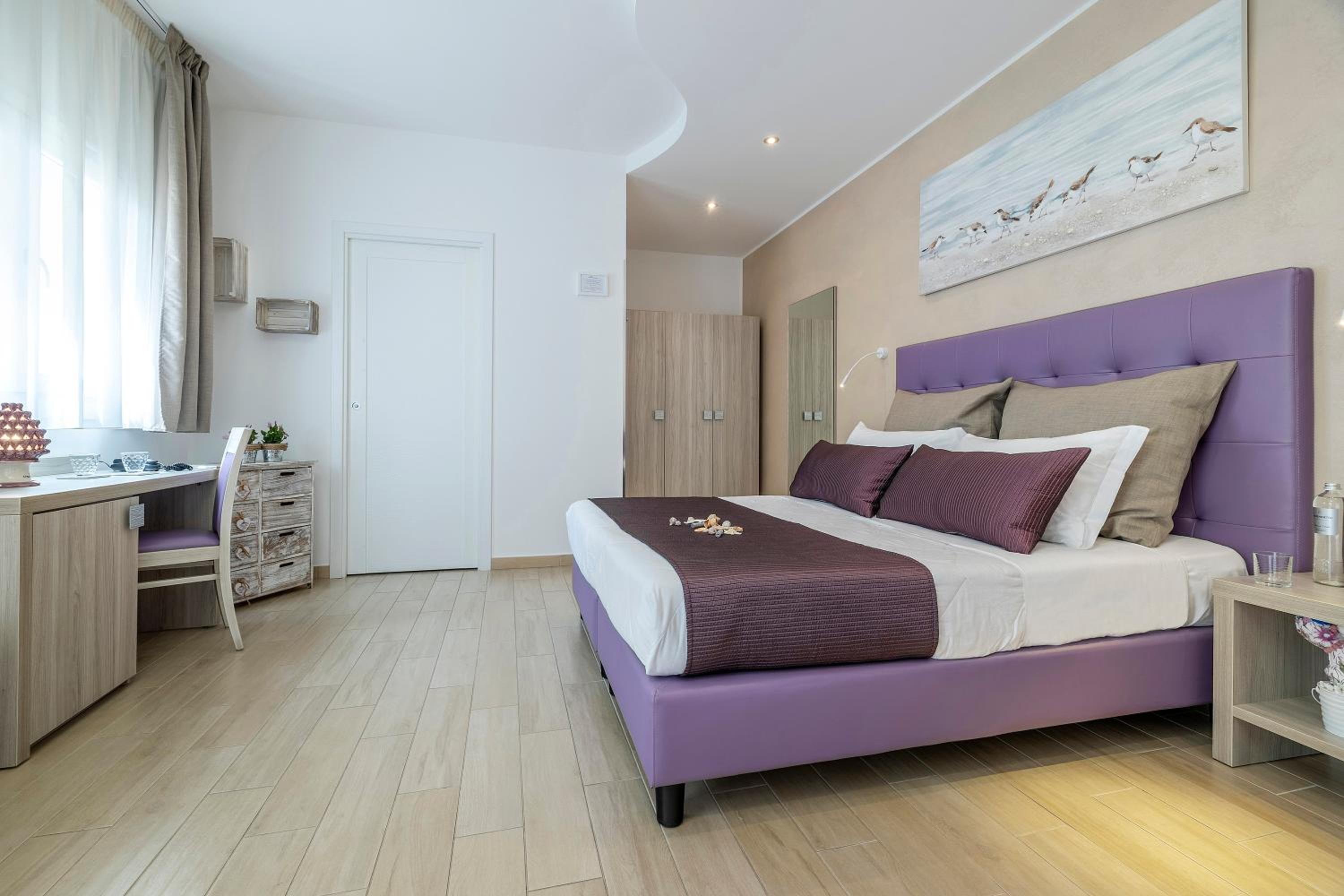 Large Double Room photo 2