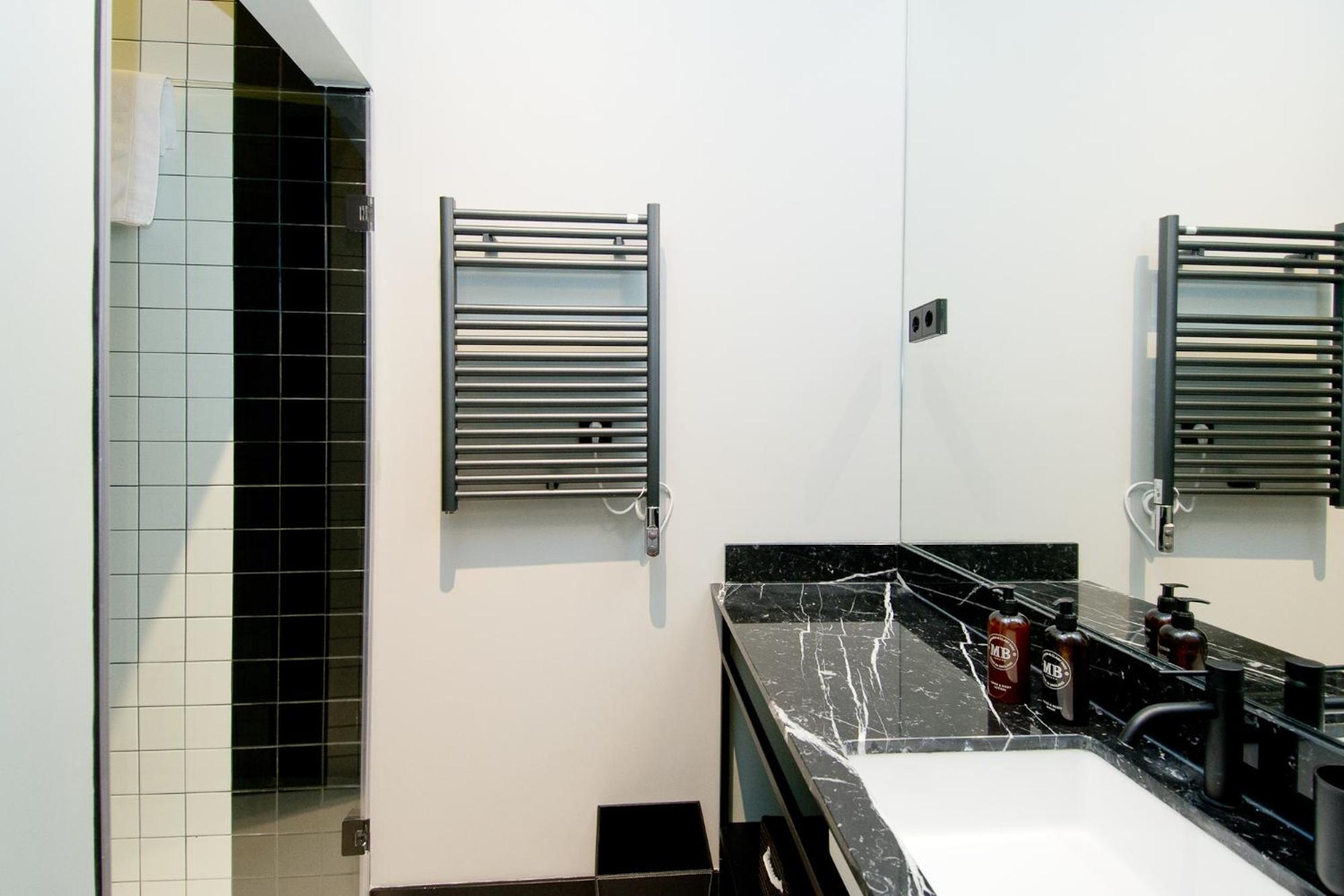 Suite with Terrace - Photo 11