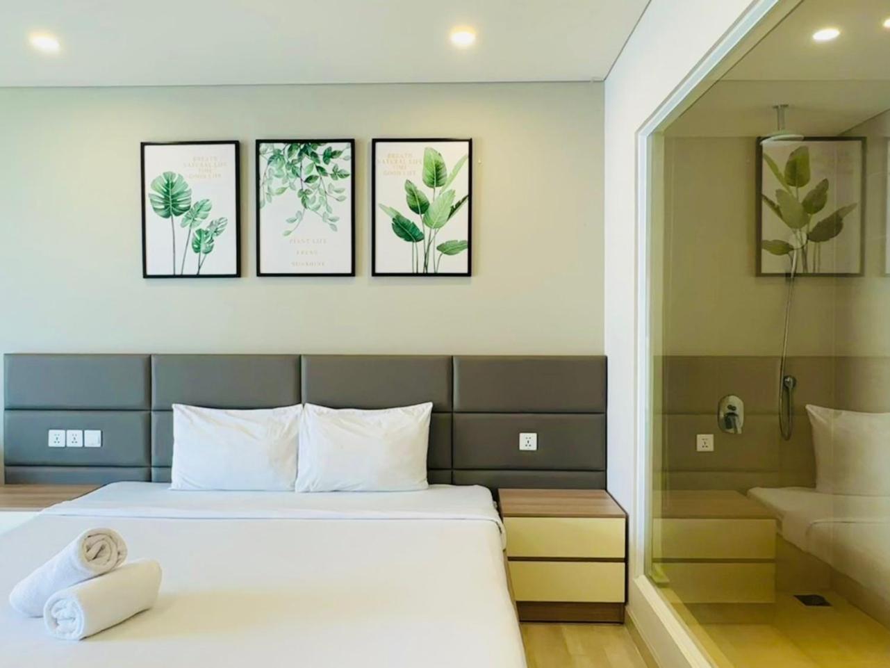 One-Bedroom Apartment with Sea View