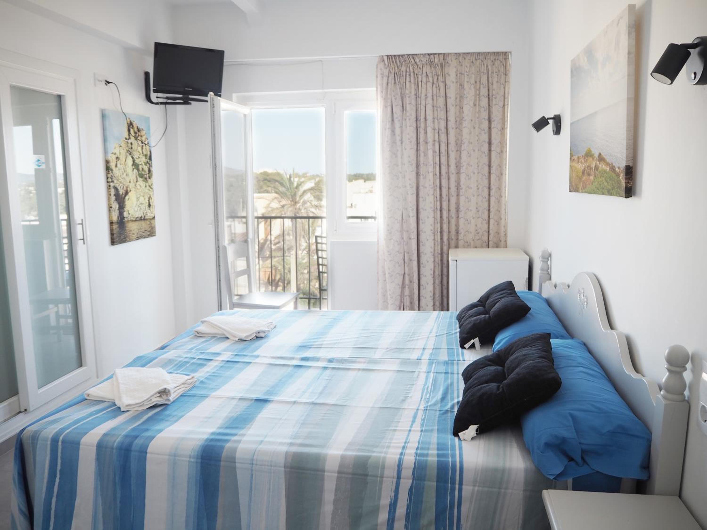 Doppelzimmer (Two Individual Beds) City Views
