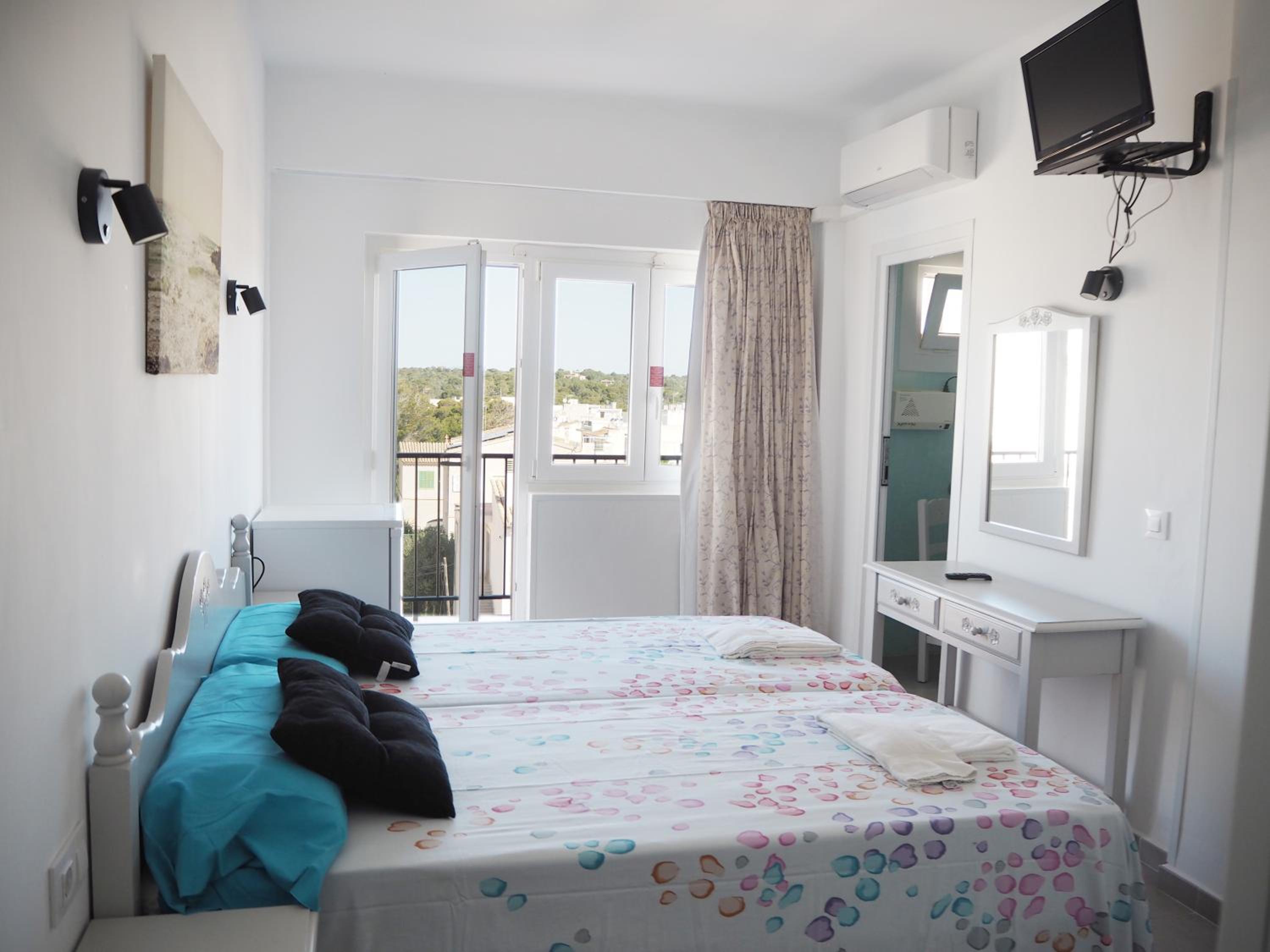 Doppelzimmer (Two Individual Beds) City Views