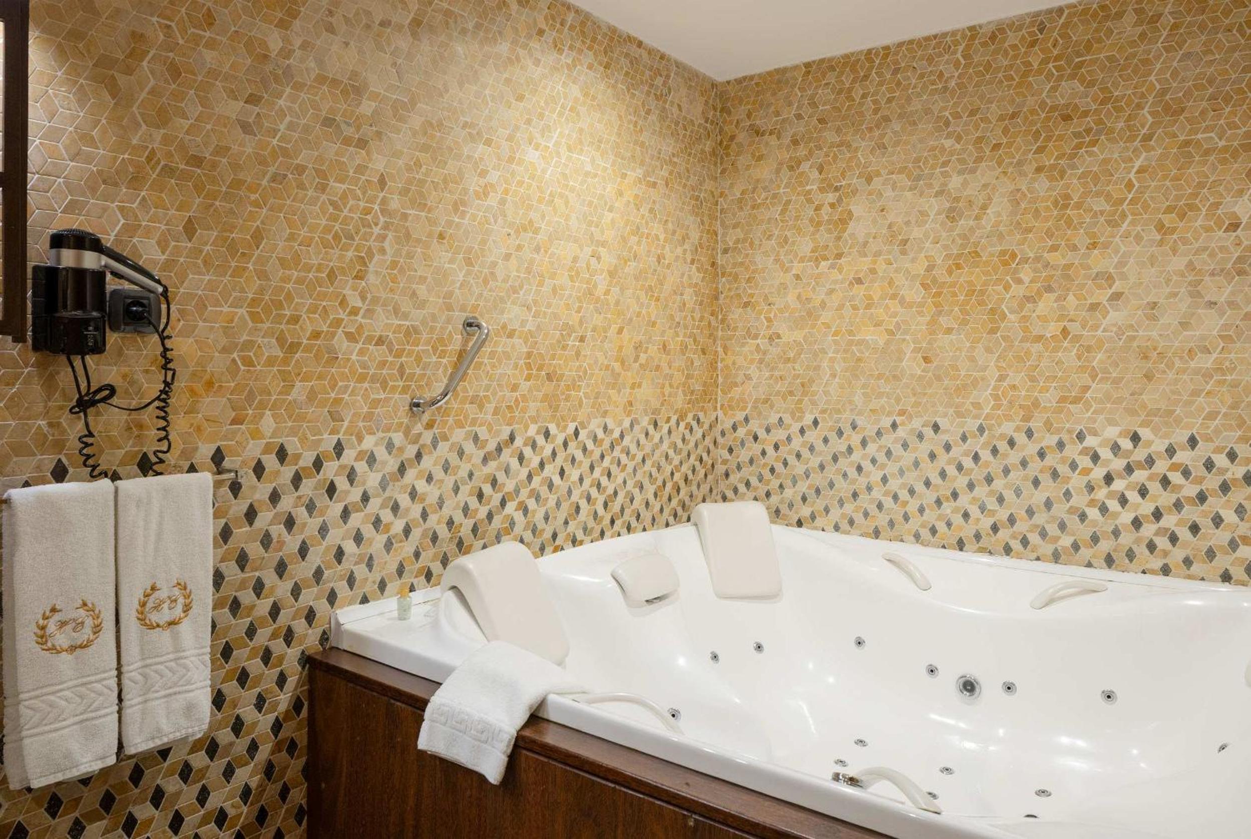 Royal Suite - Photo 7