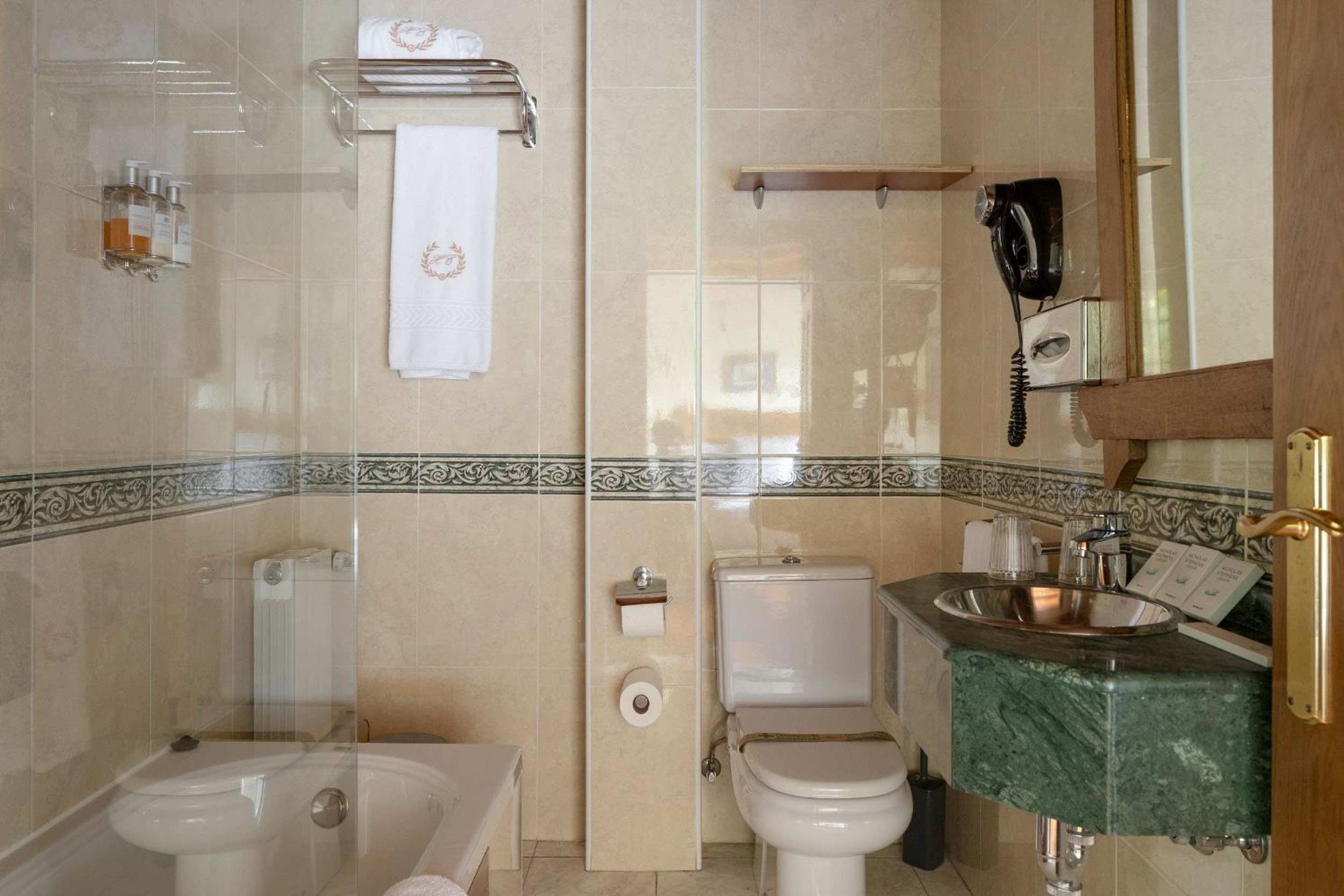 Deluxe Double Room - Photo 6