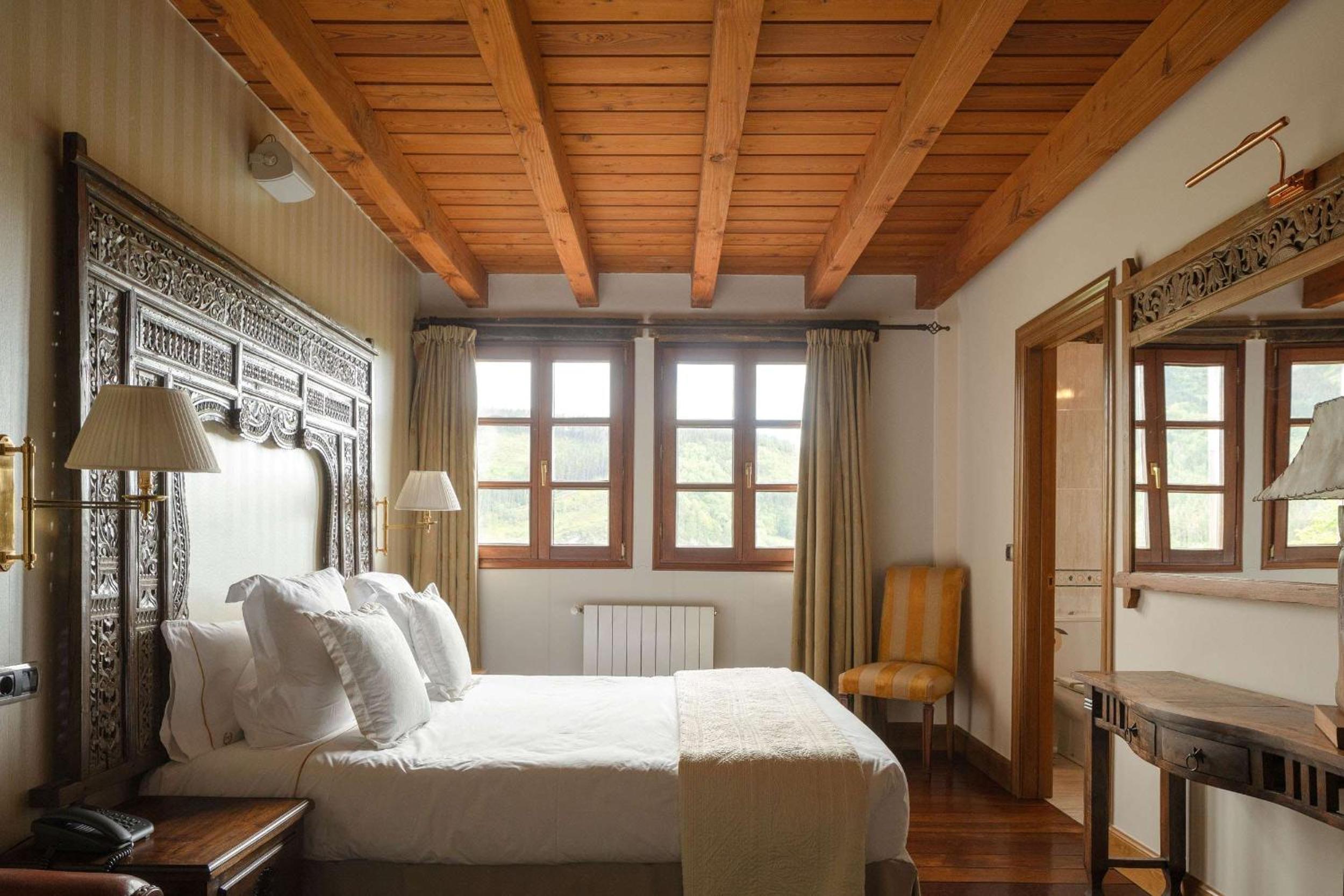 Deluxe Double Room - Photo 9