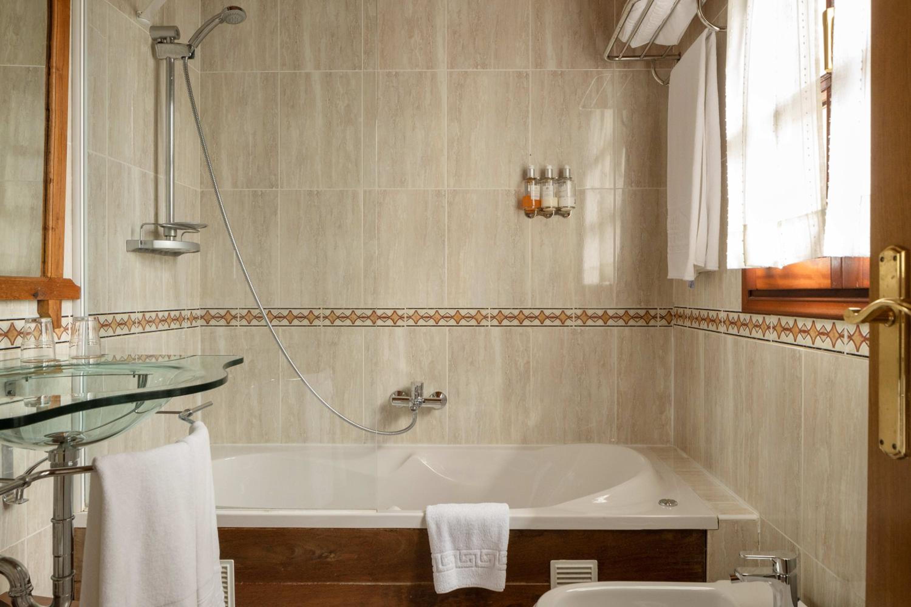 Superior Double Room - Photo 10