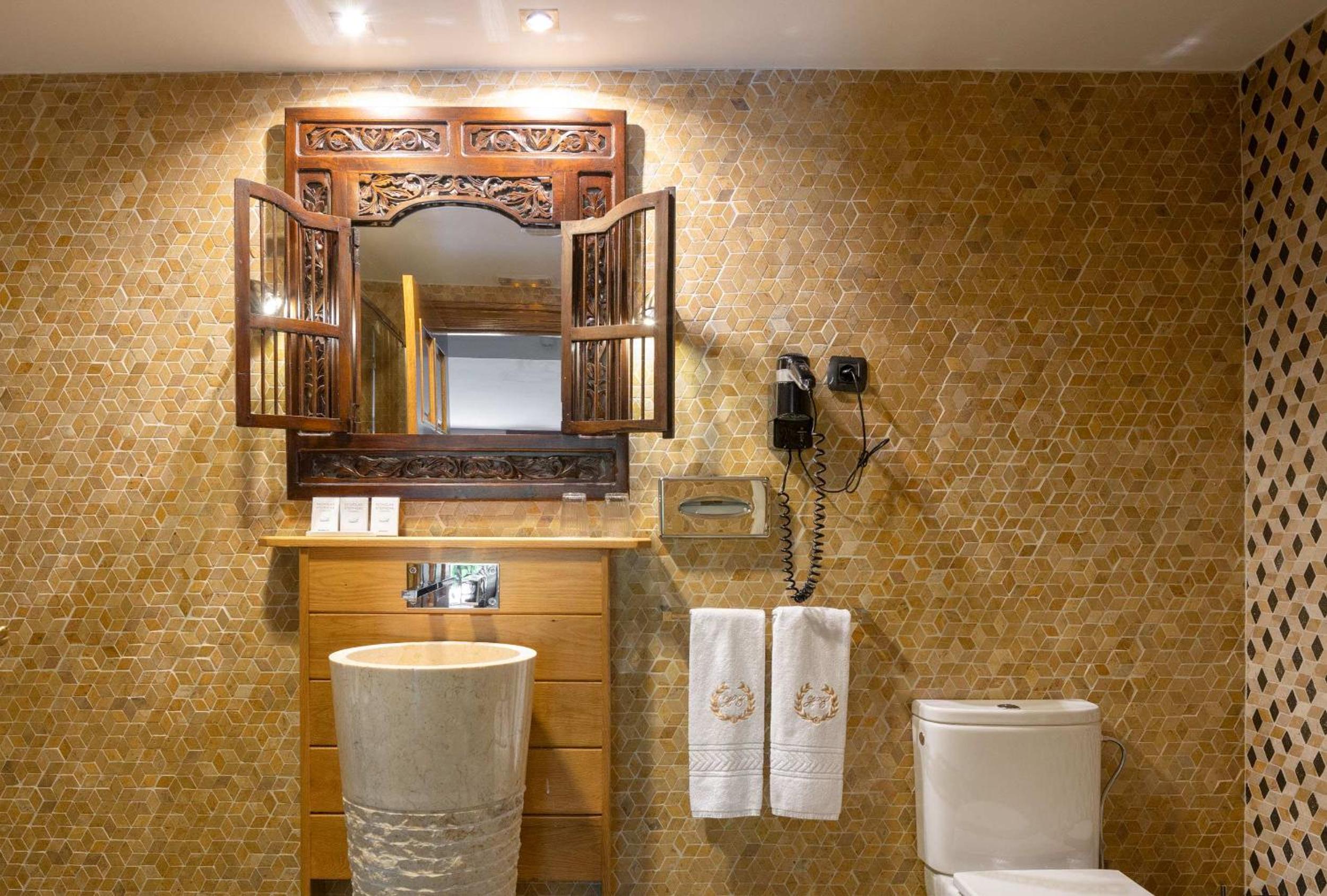 Suite - Photo 7