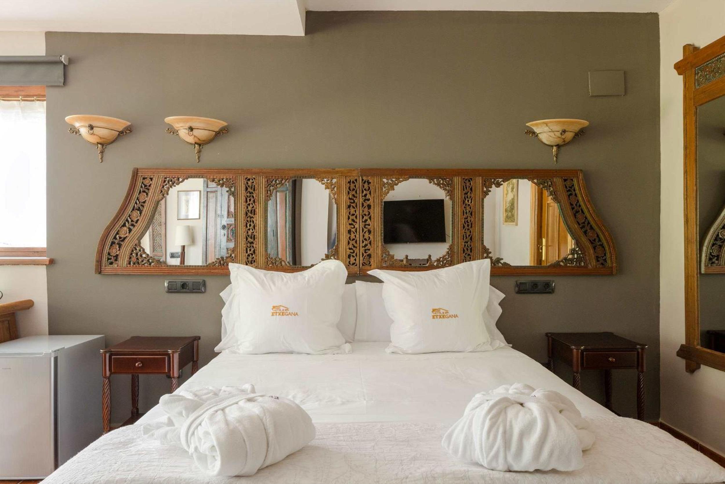 Suite with Spa Bath - Photo 1