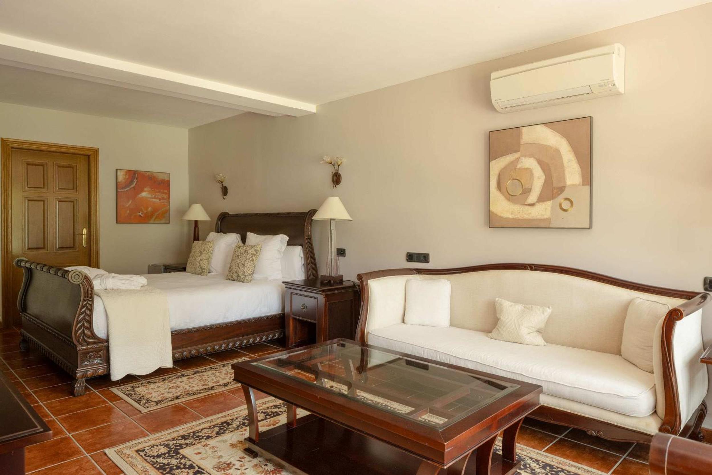 Suite with Spa Bath - Photo 8