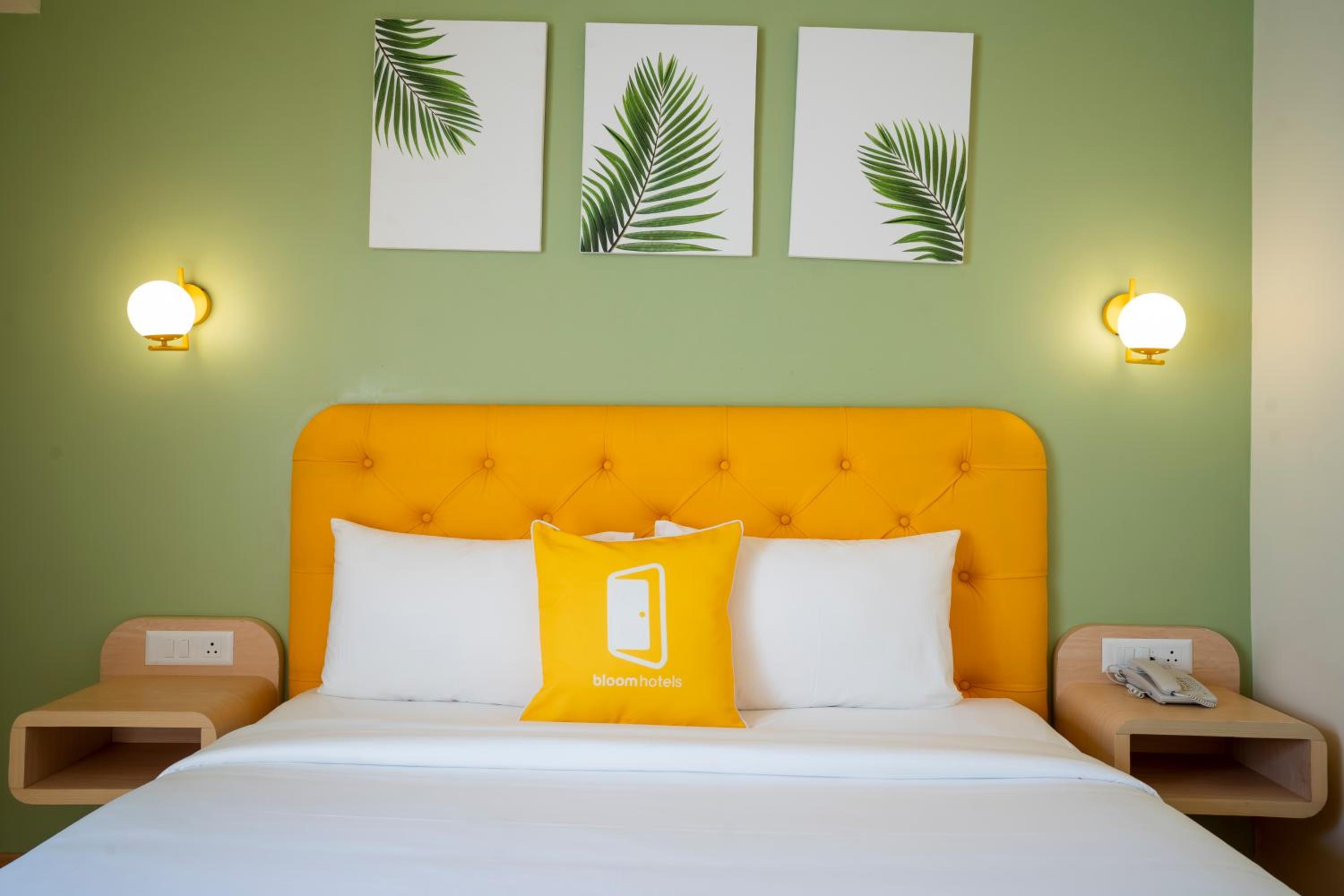Standard King Room - Photo 11