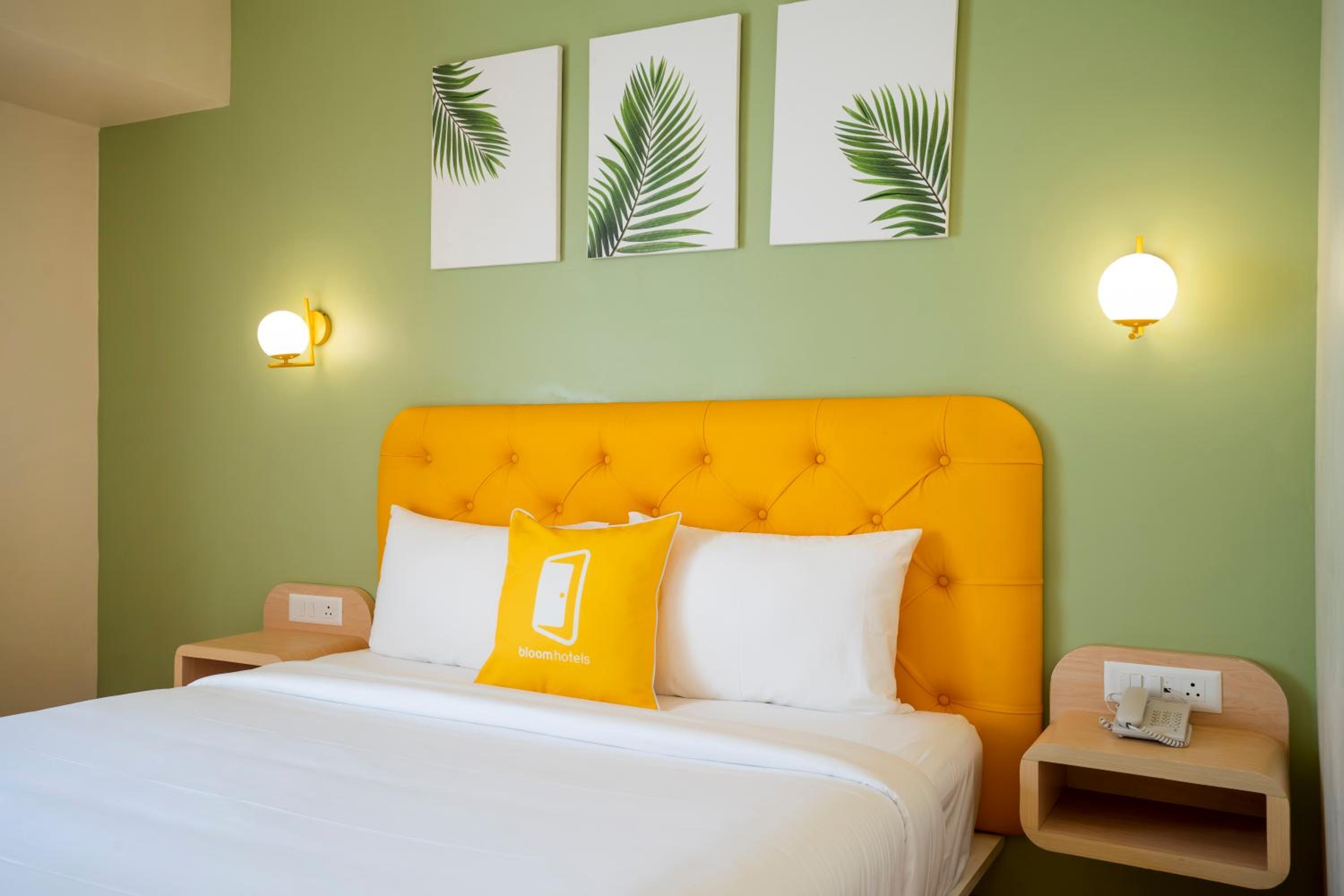 Standard King Room - Photo 9