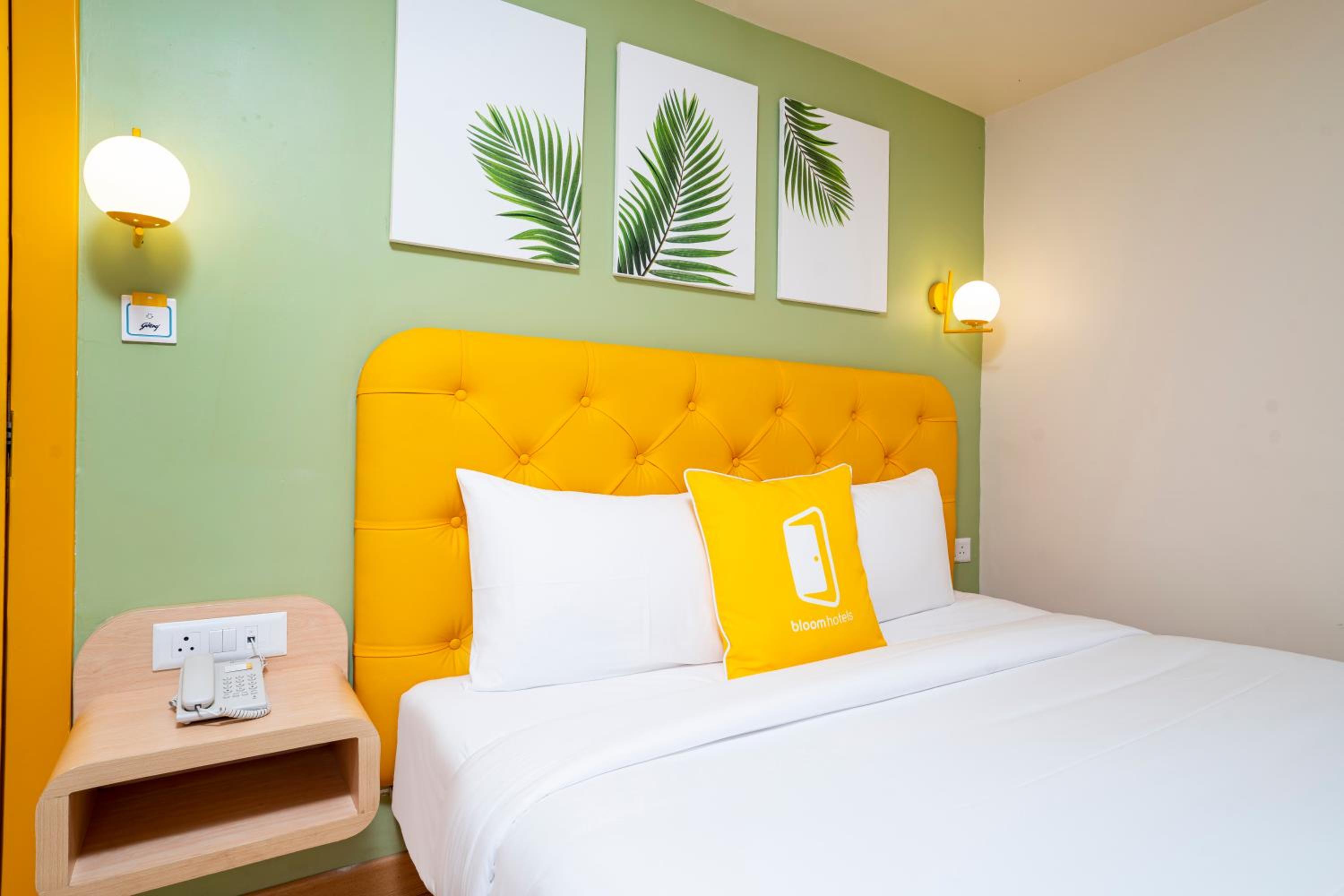 Standard King Room - Photo 8