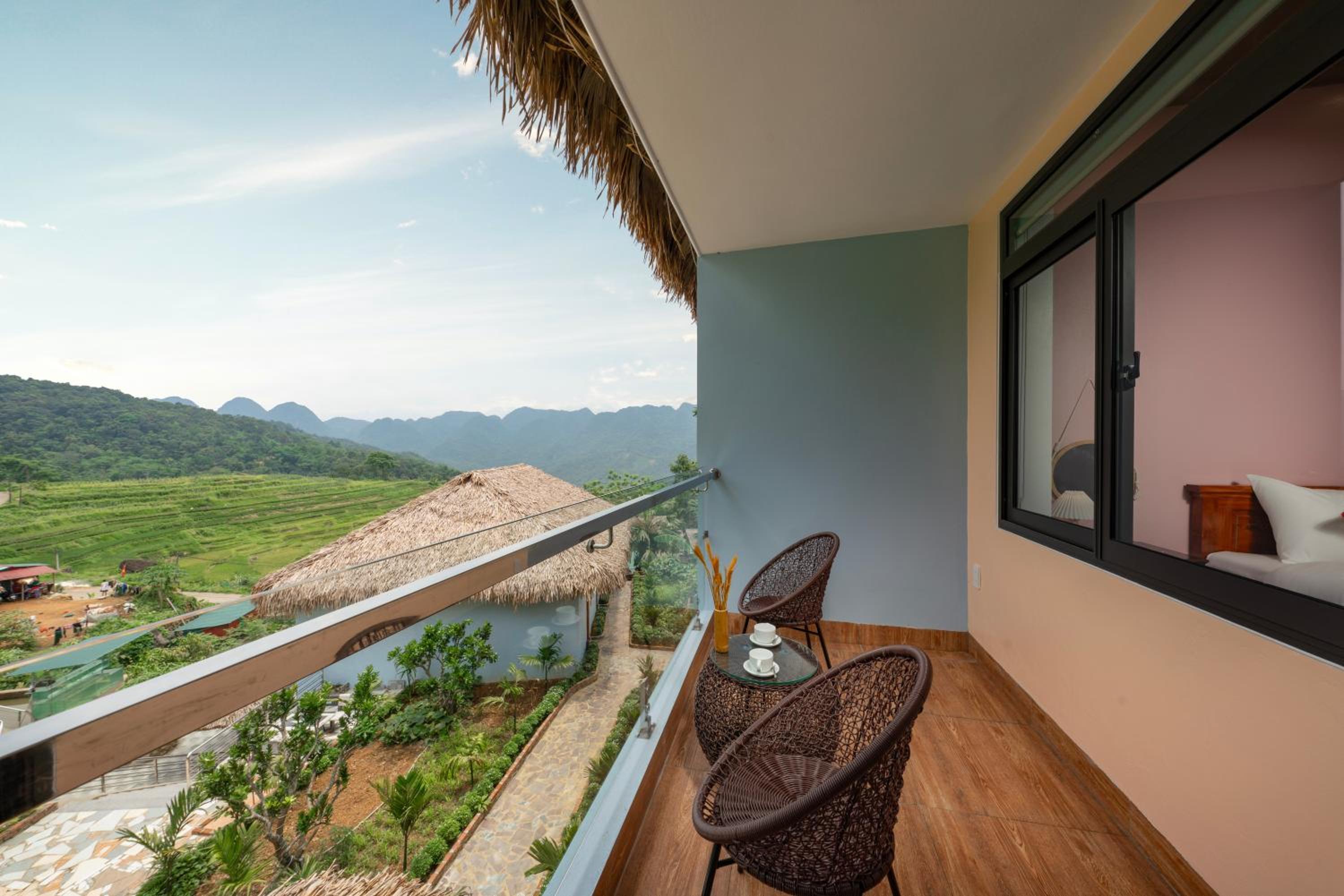Queen Room With Pool View photo 3