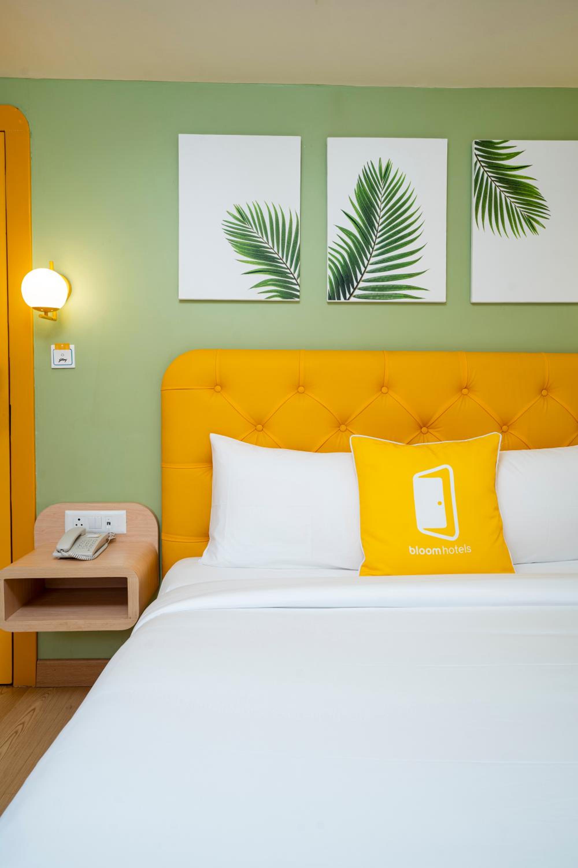 Standard King Room - Photo 7