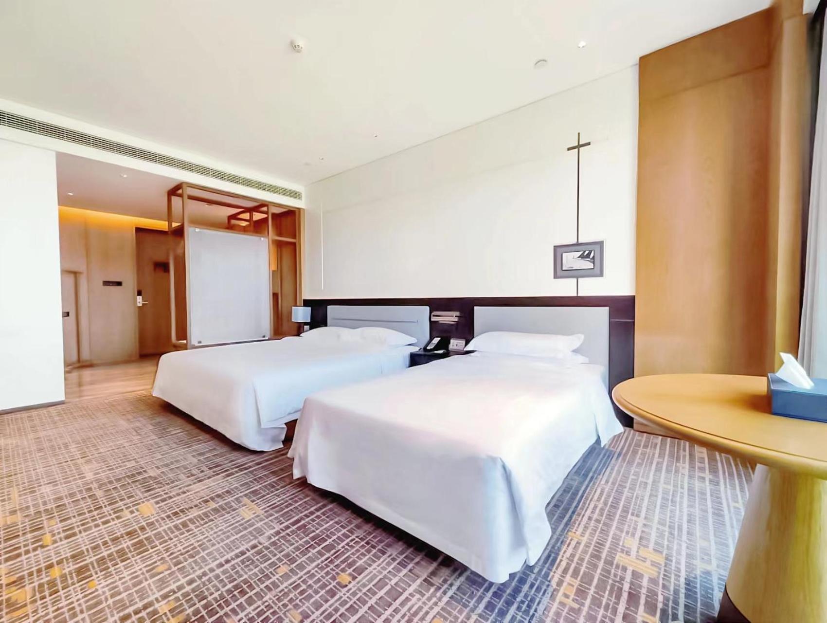 Premium King Room photo 3