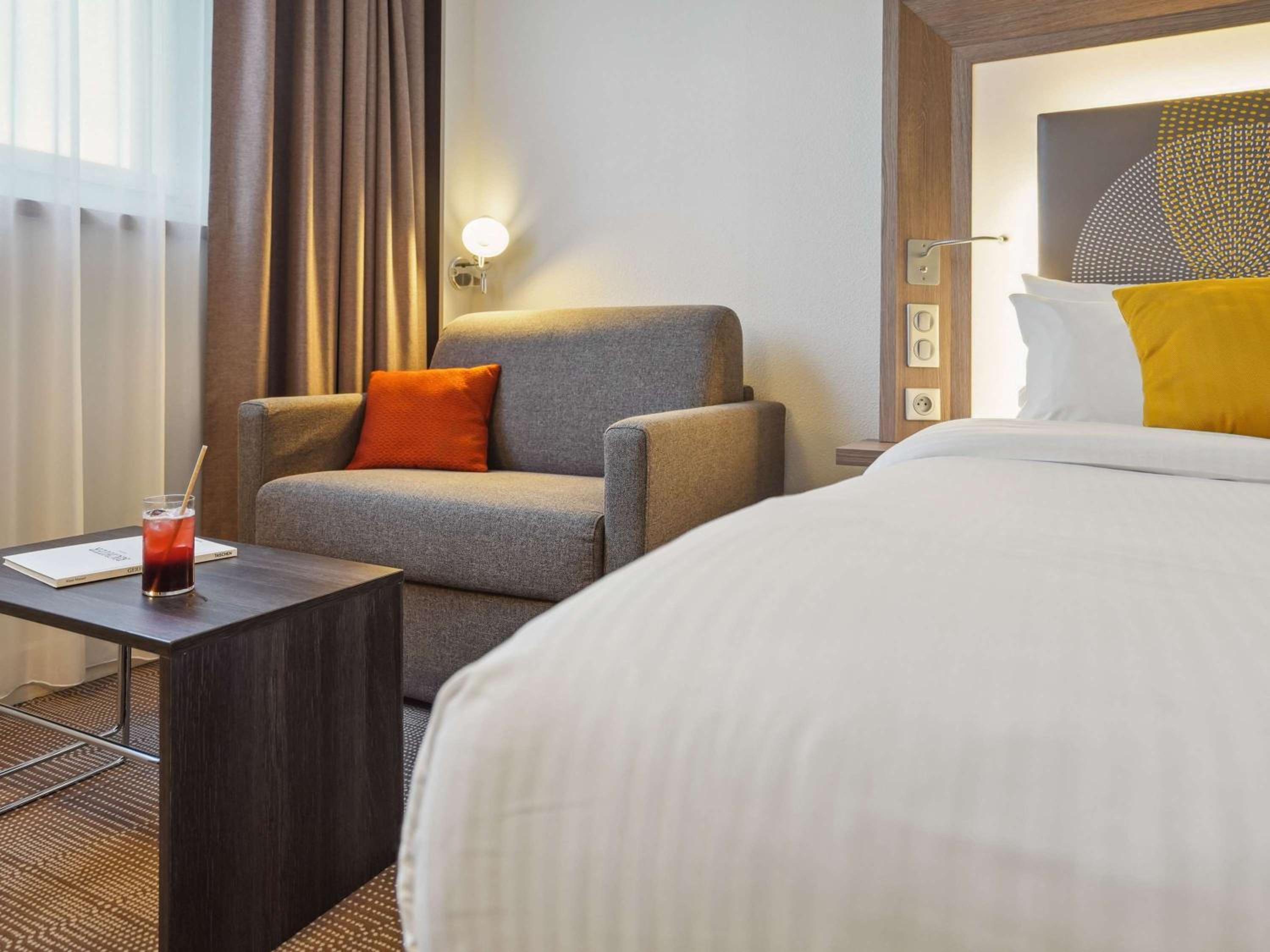 Executive Triple Room with Queen Size Bed and Single Sofa Bed - Photo 2