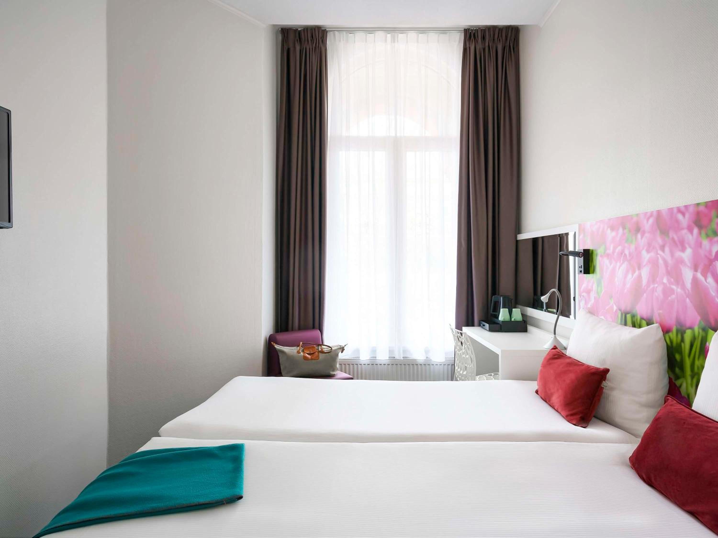 Standard Twin Room photo 3
