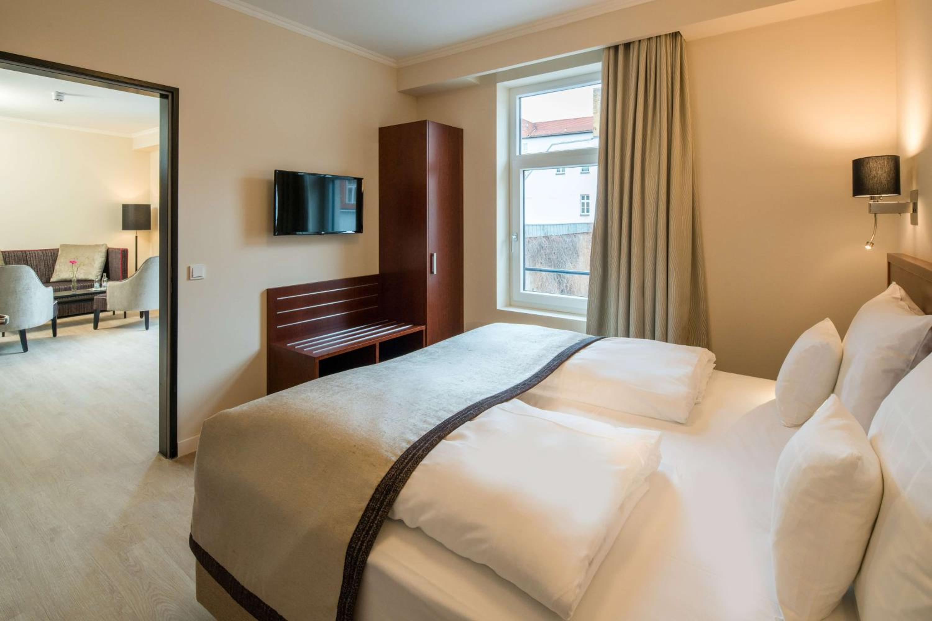 Suite with Double Bed and Sofa Bed - Annex - Photo 3