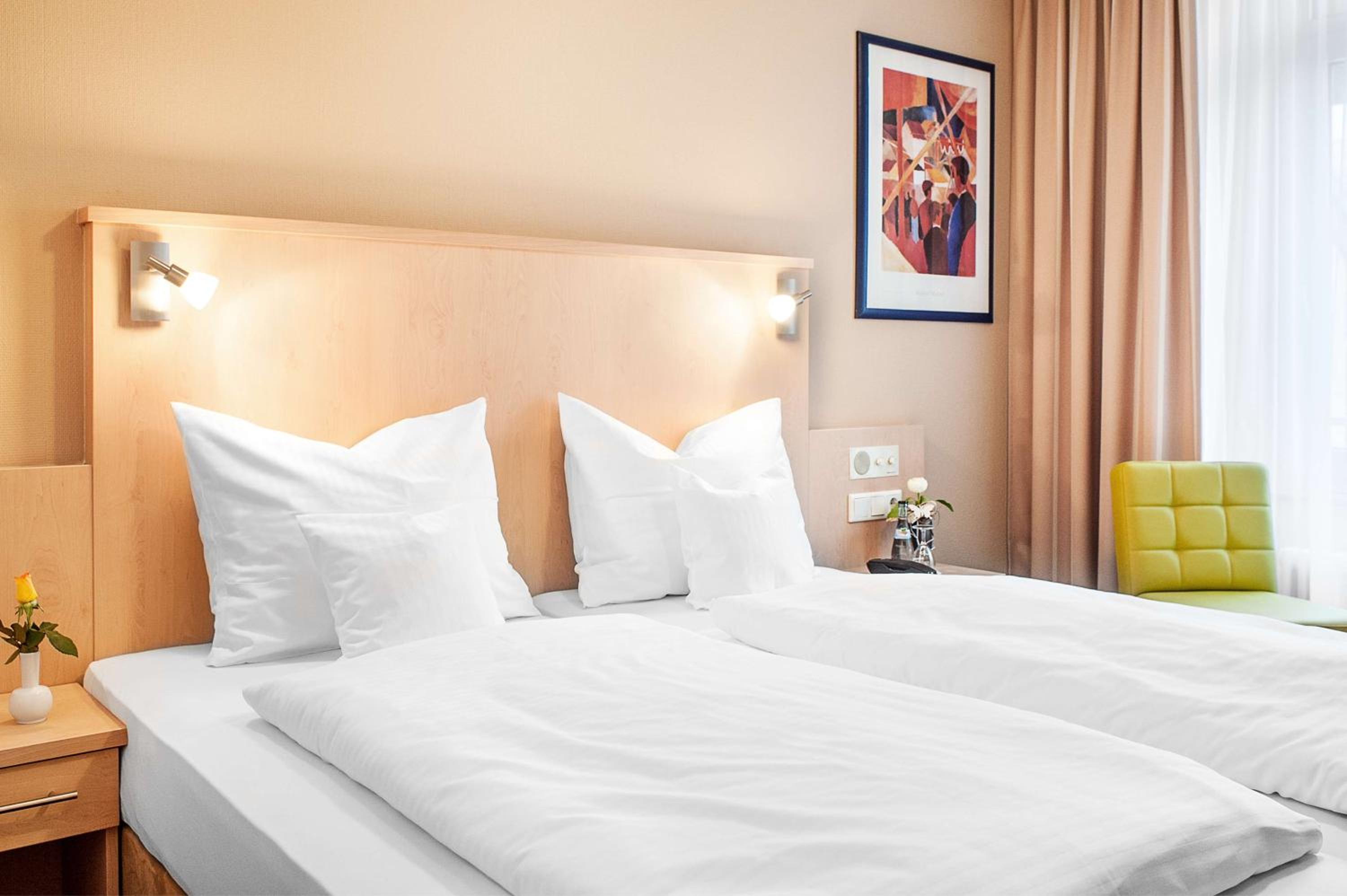 Standard Double or Twin Room - Photo 2
