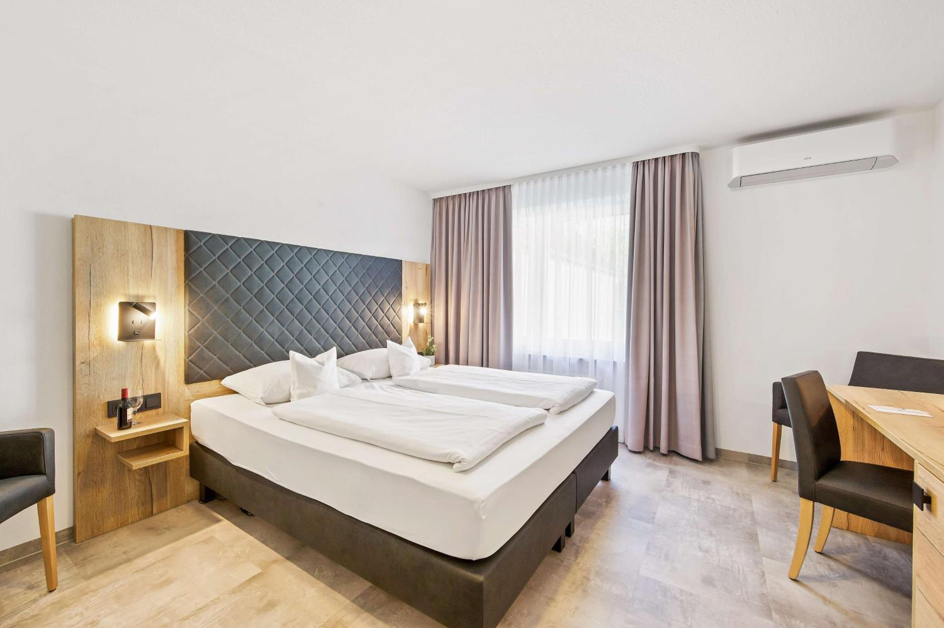 Standard Double or Twin Room - Photo 1