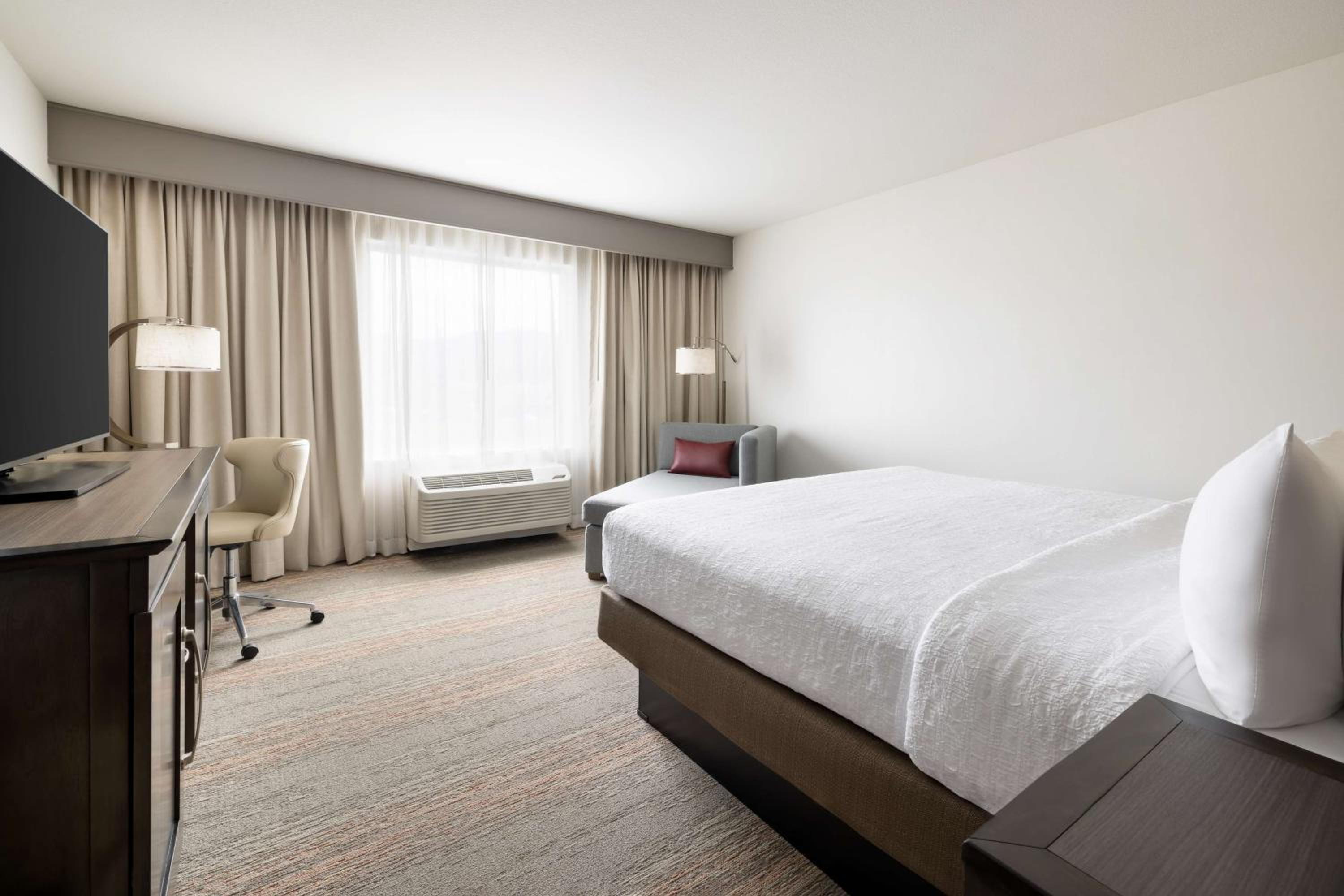 King Room - Non-Smoking photo 1
