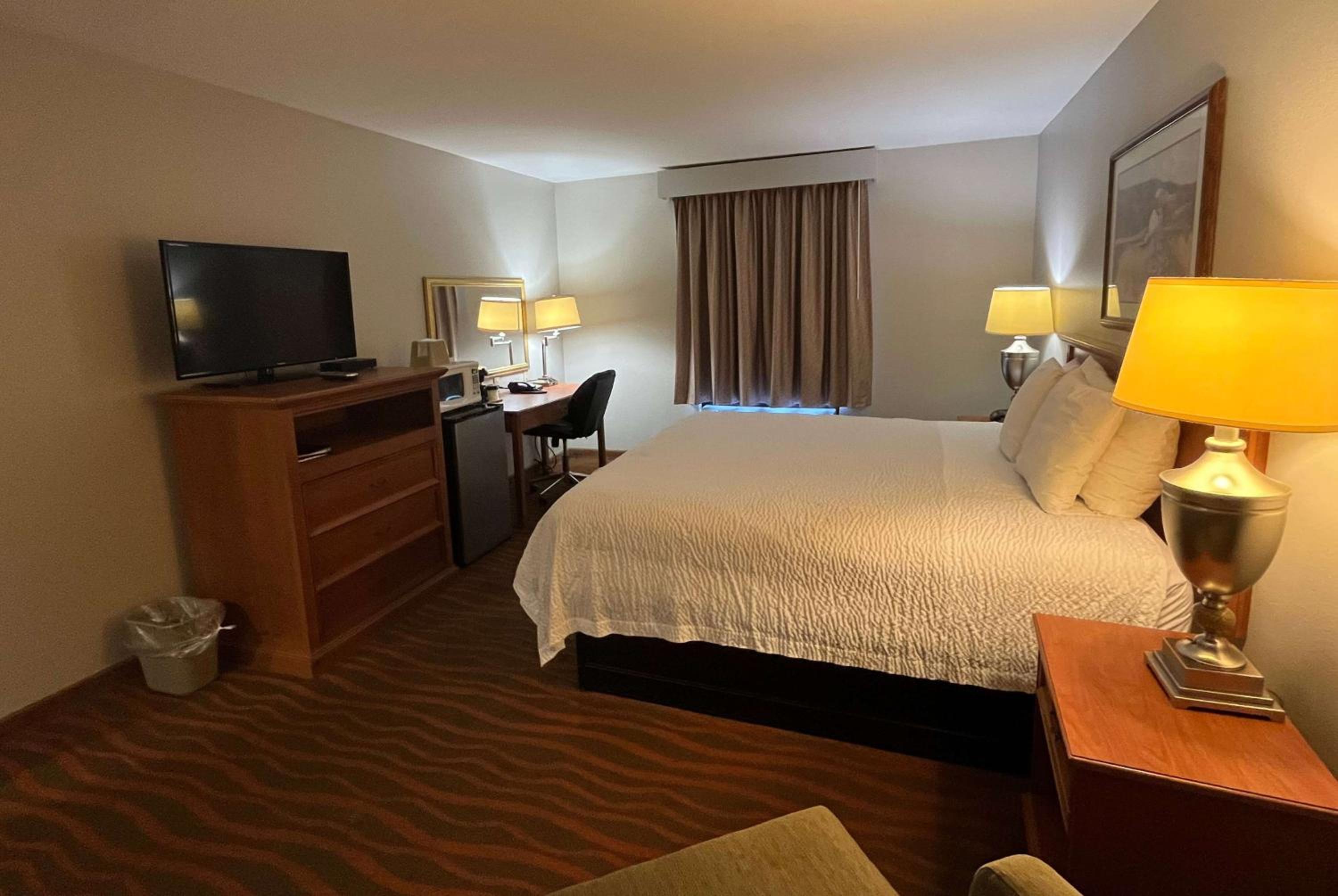 King Room - Non-Smoking - Photo 1