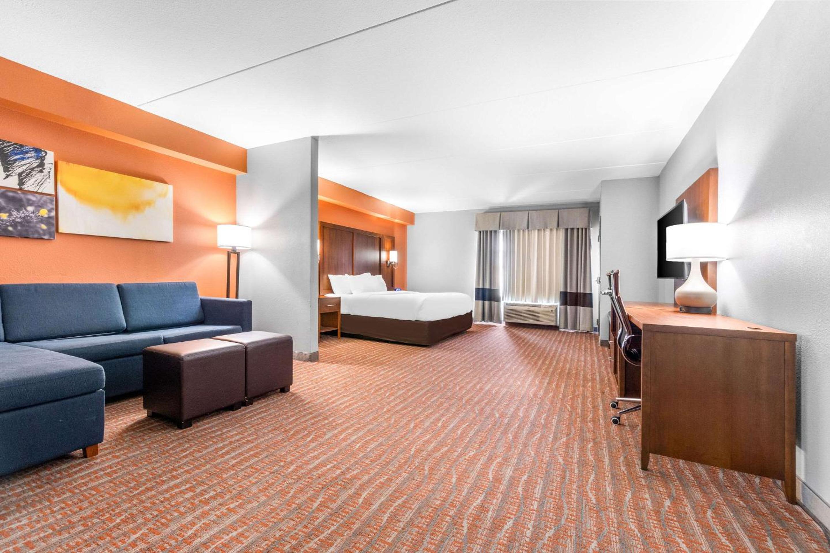 King Suite with City View - Accessible/Non-Smoking - Photo 1
