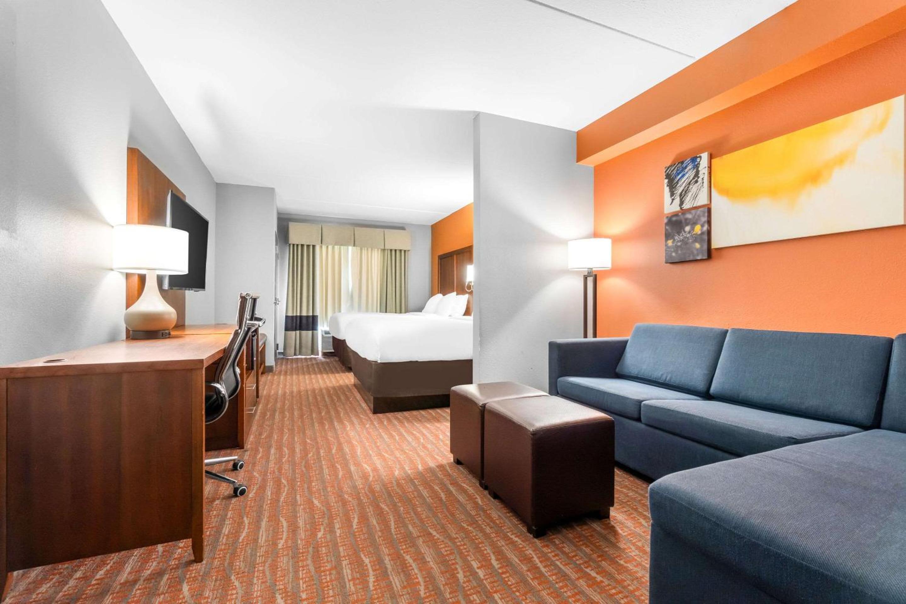King Suite - Non-Smoking - Photo 1