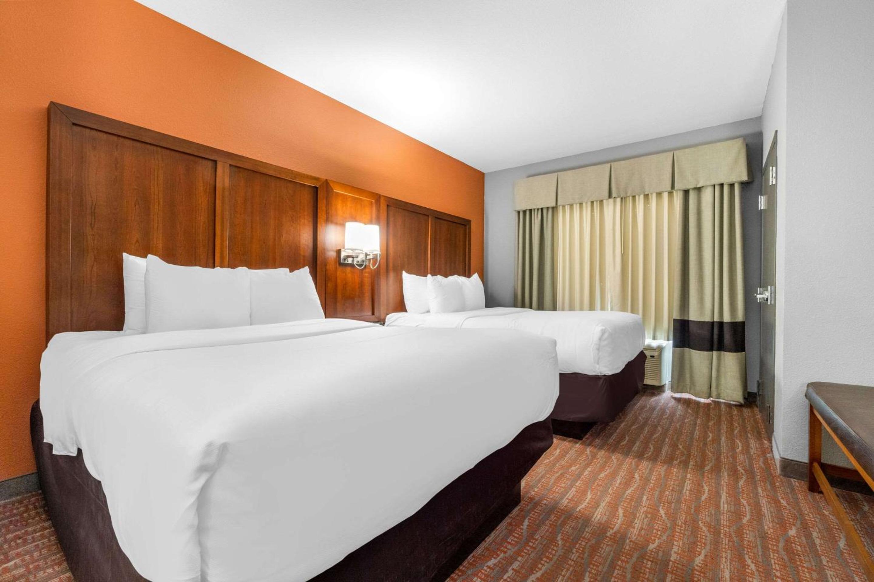 Queen Suite with Two Queen Beds - Accessible/Non-Smoking - Photo 1