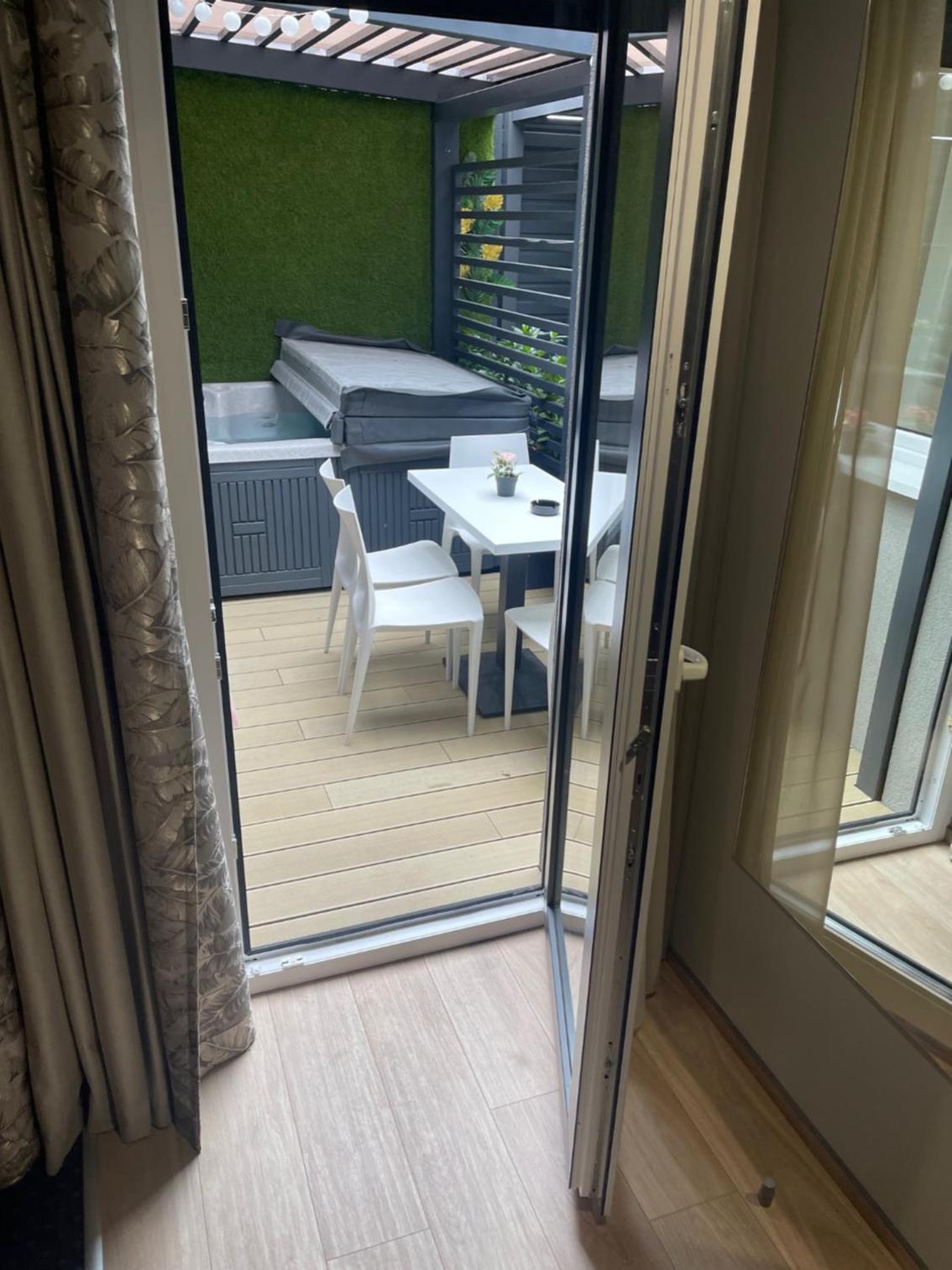 Family Room With Terrace - Photo 3