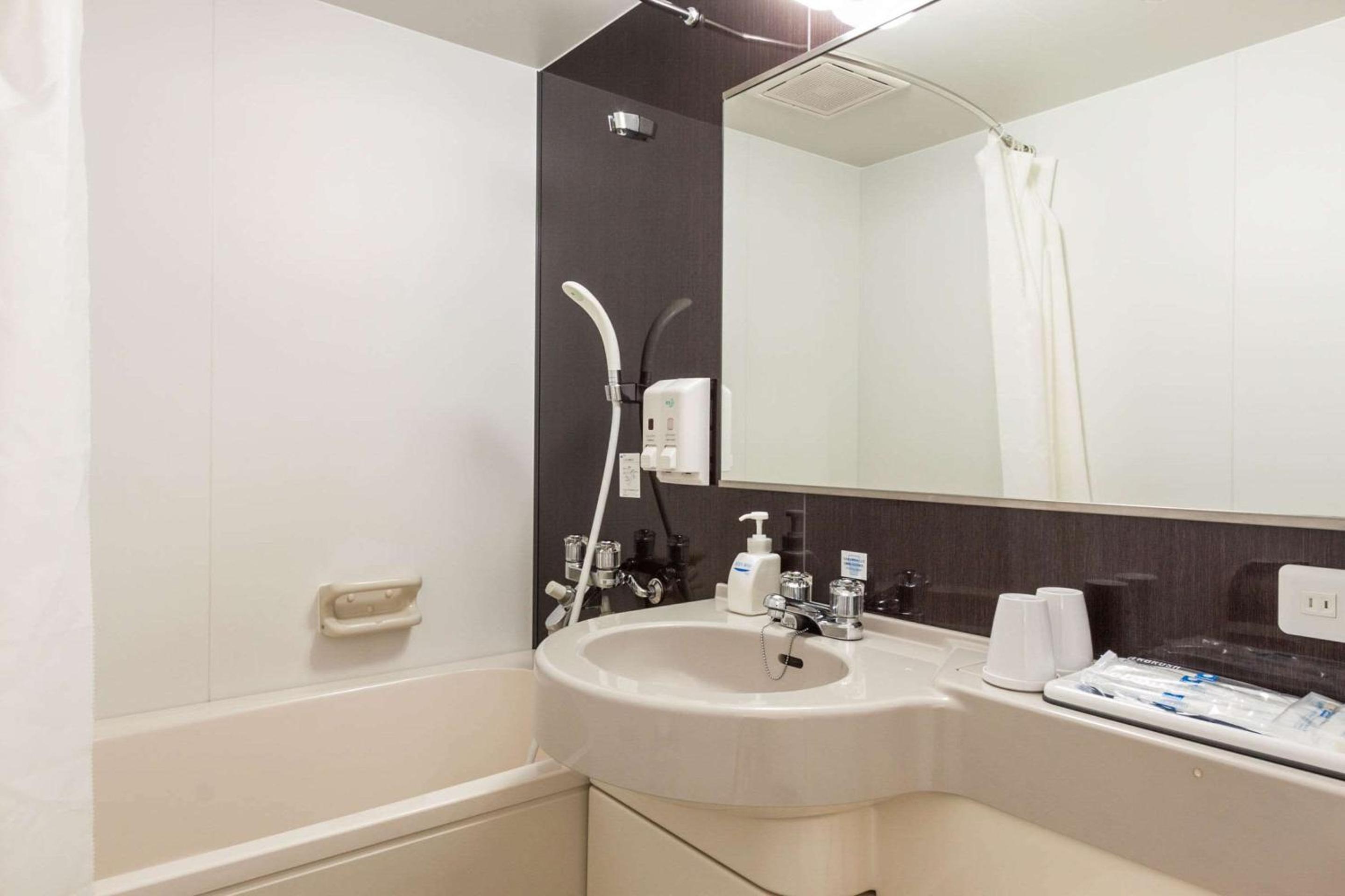 Double Room - Non-Smoking  - Photo 2