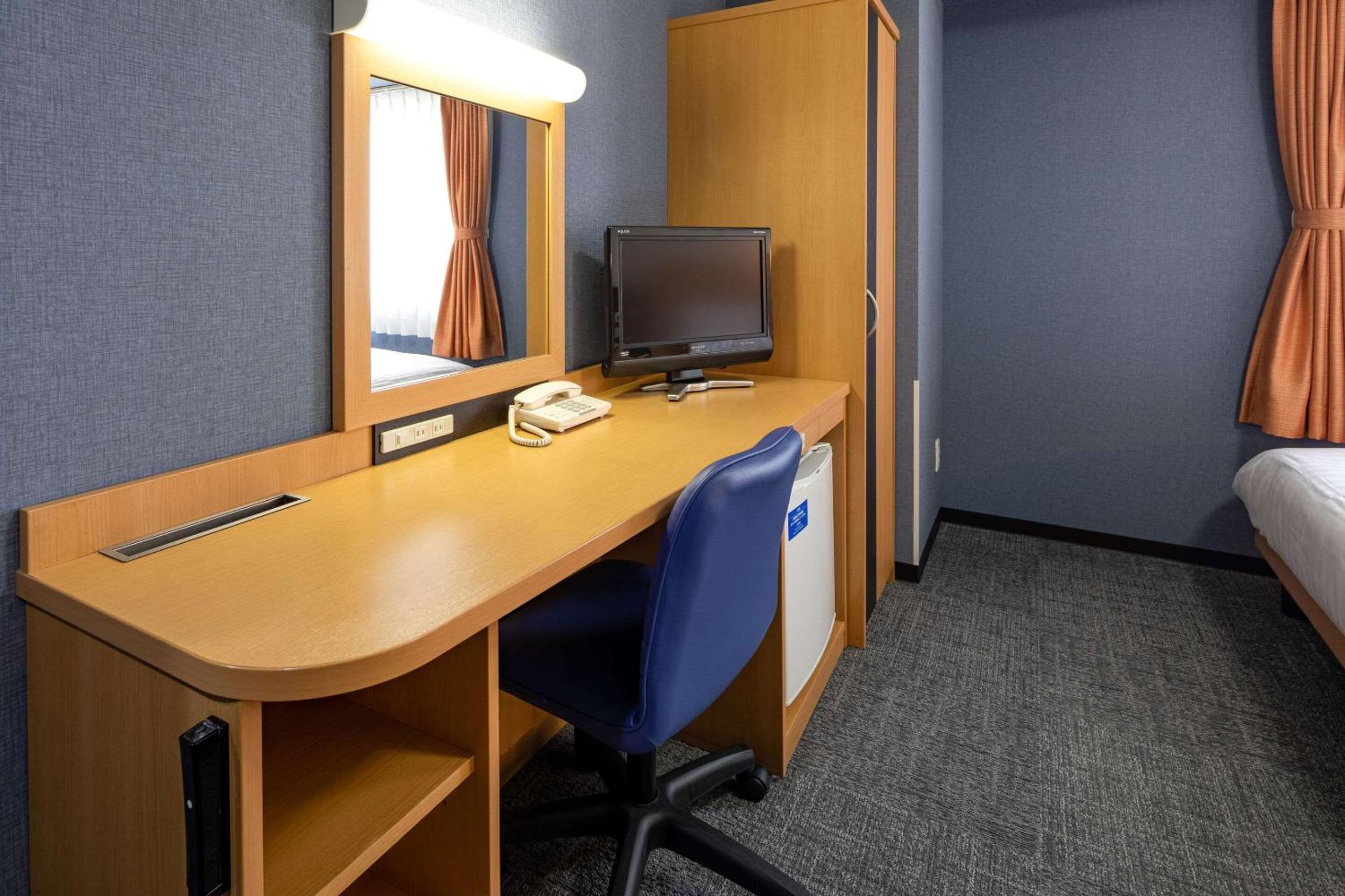 Twin Room - Non-Smoking - Photo 3