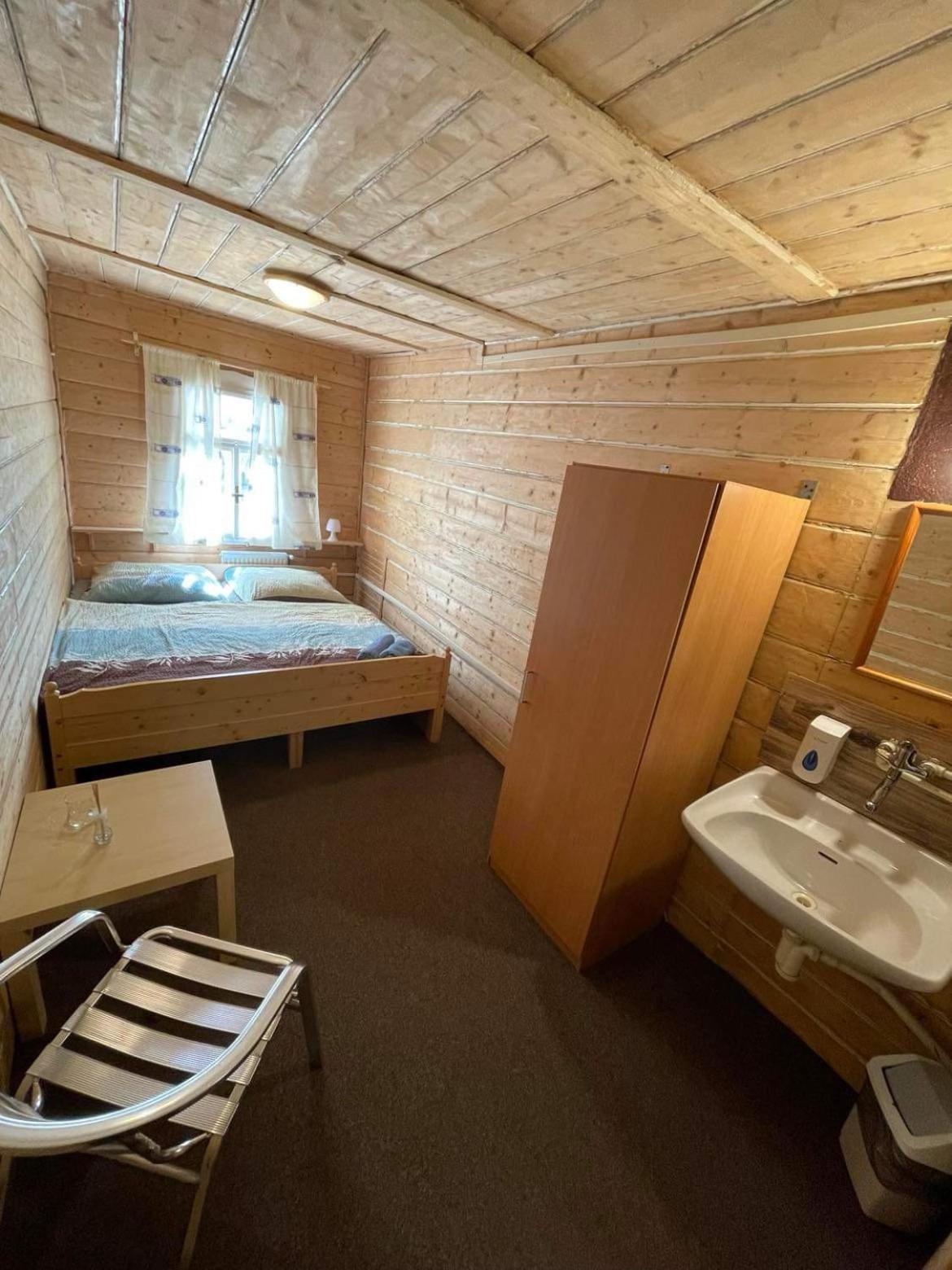 Double Room with Shared Bathroom photo 2