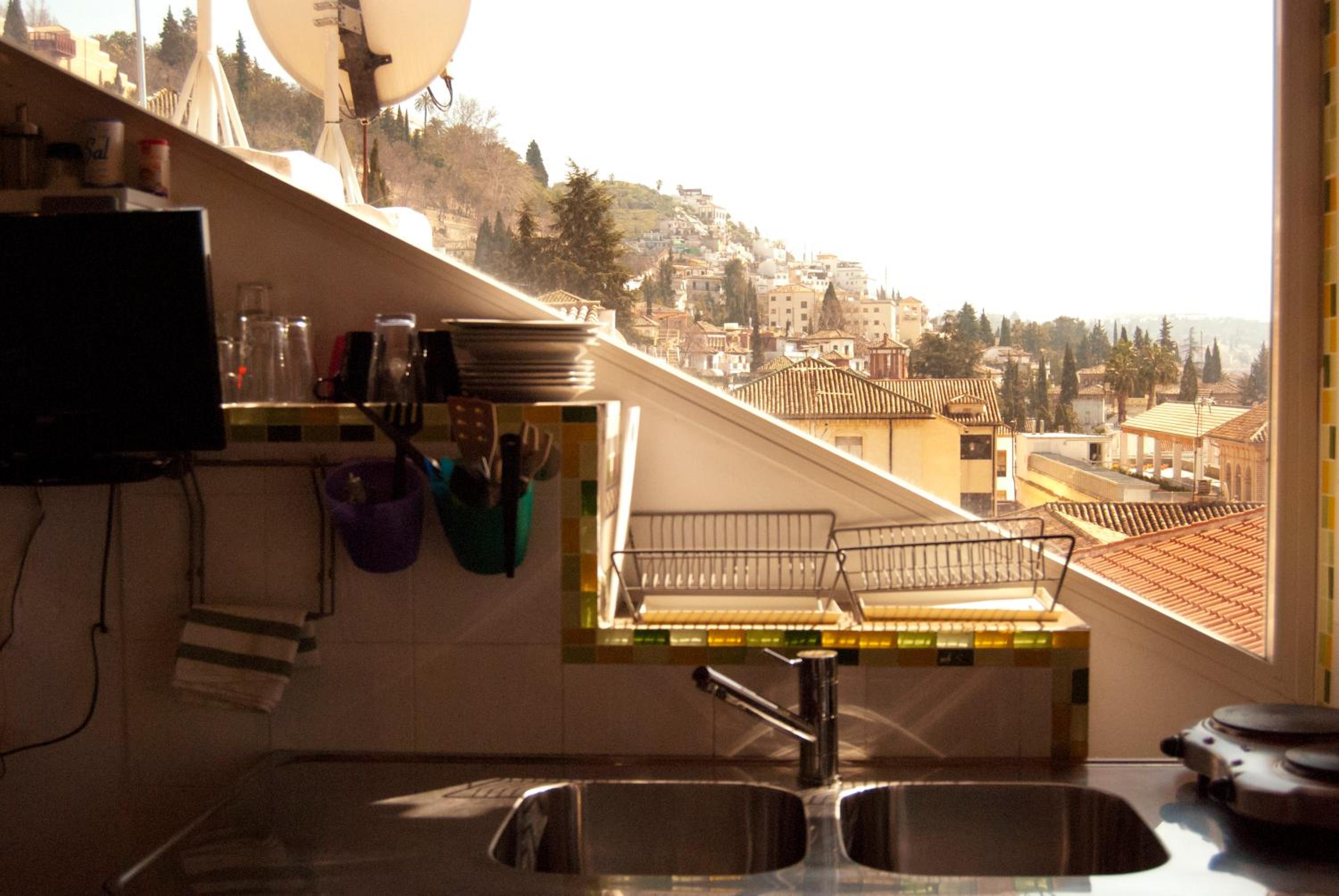 Apartment with Terrace - Photo 18