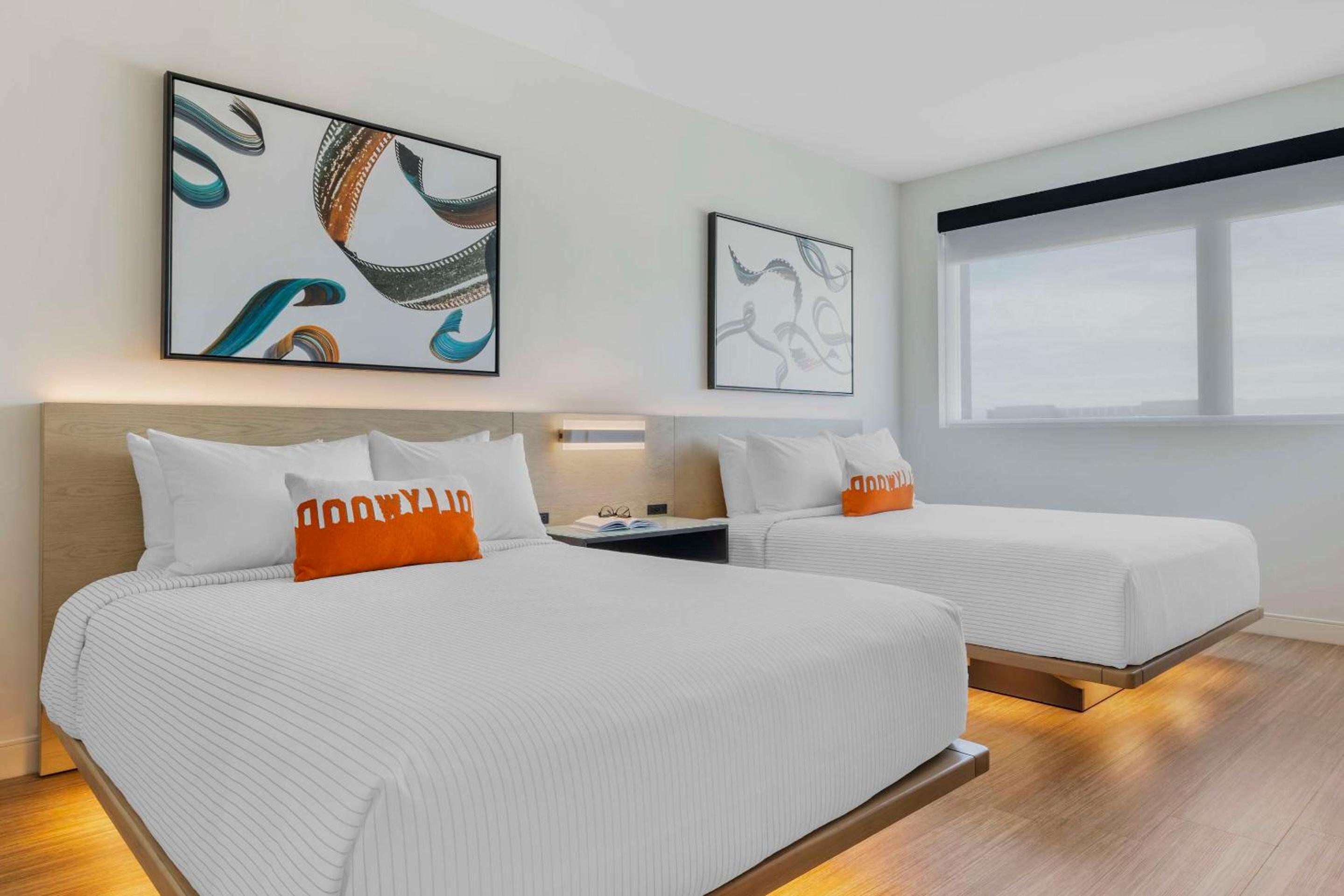 Queen Room with Two Queen Beds/Accessible Tub - Accessible/Non Smoking - Photo 3