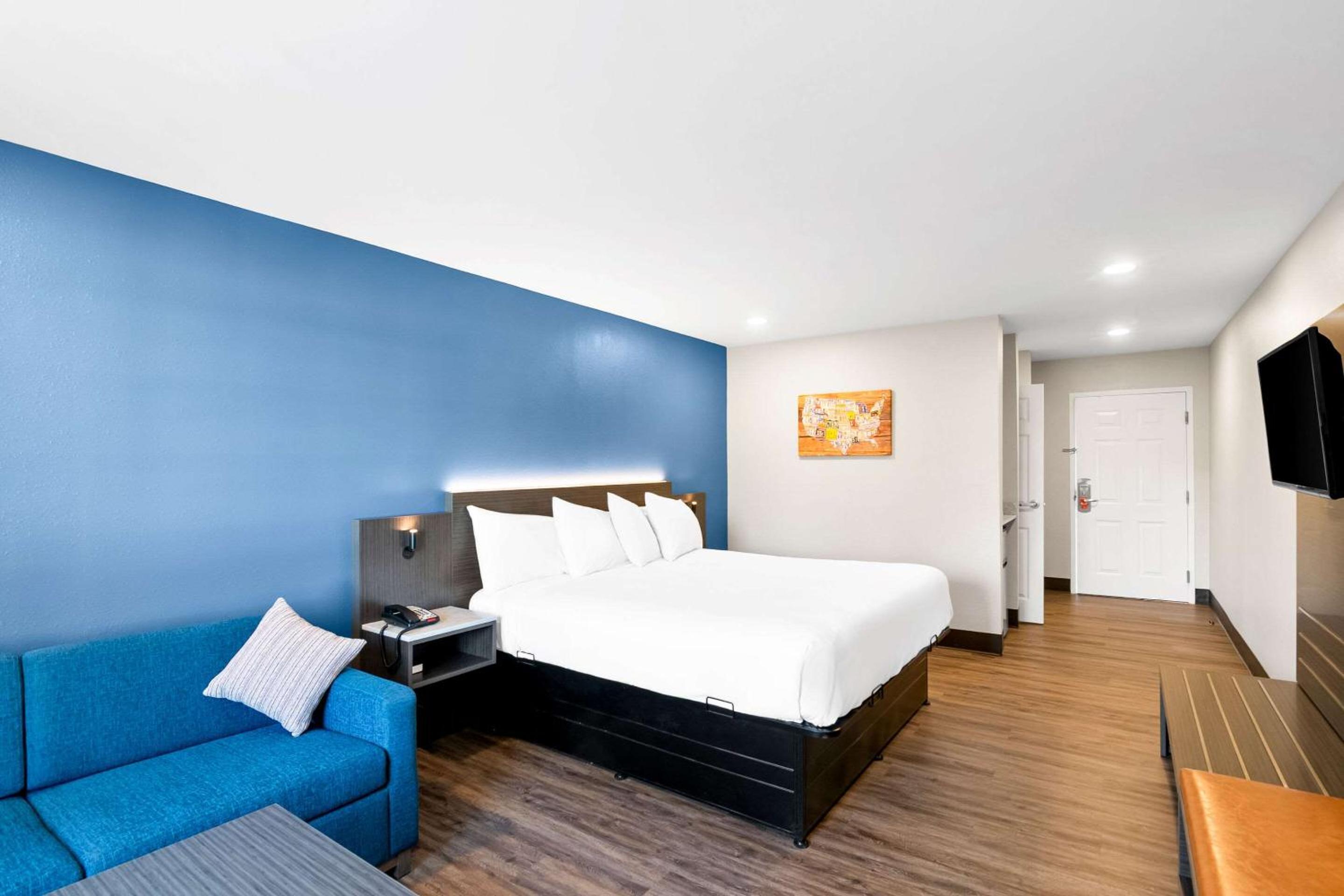 Queen Room - Non Smoking - Photo 1