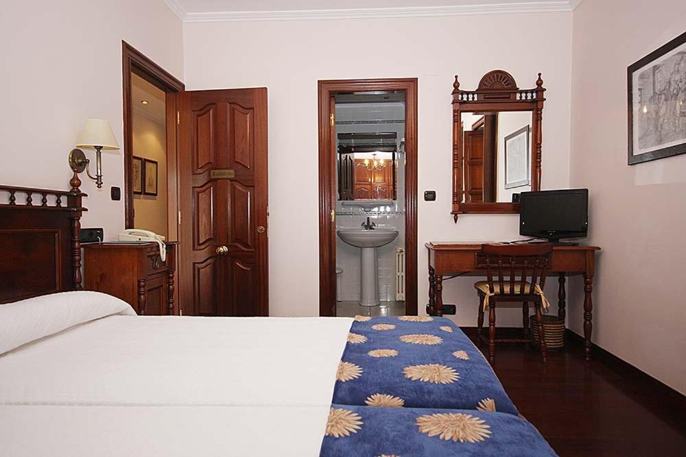 Twin Room with Garden View - Photo 3
