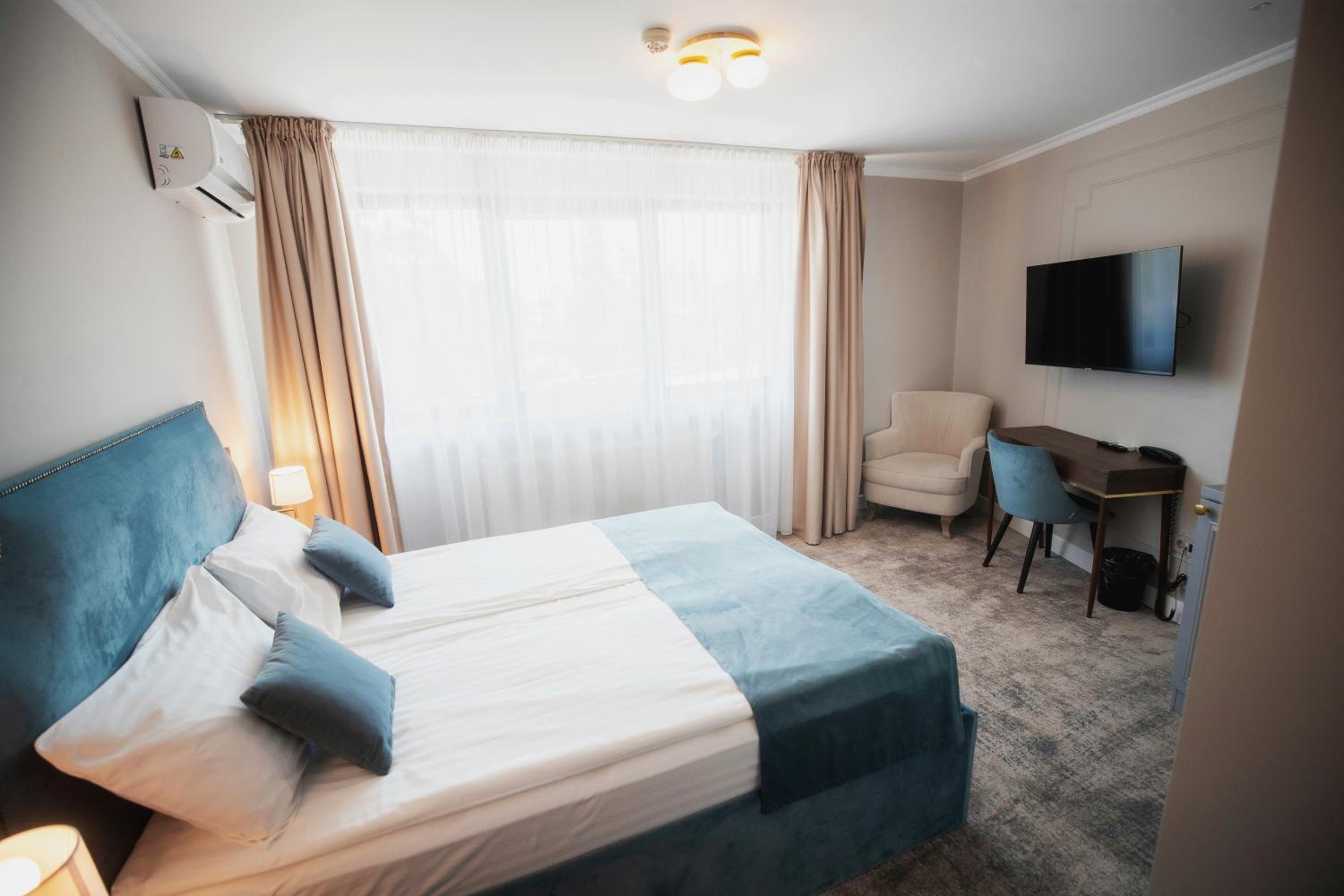 Economy Double Room photo 2