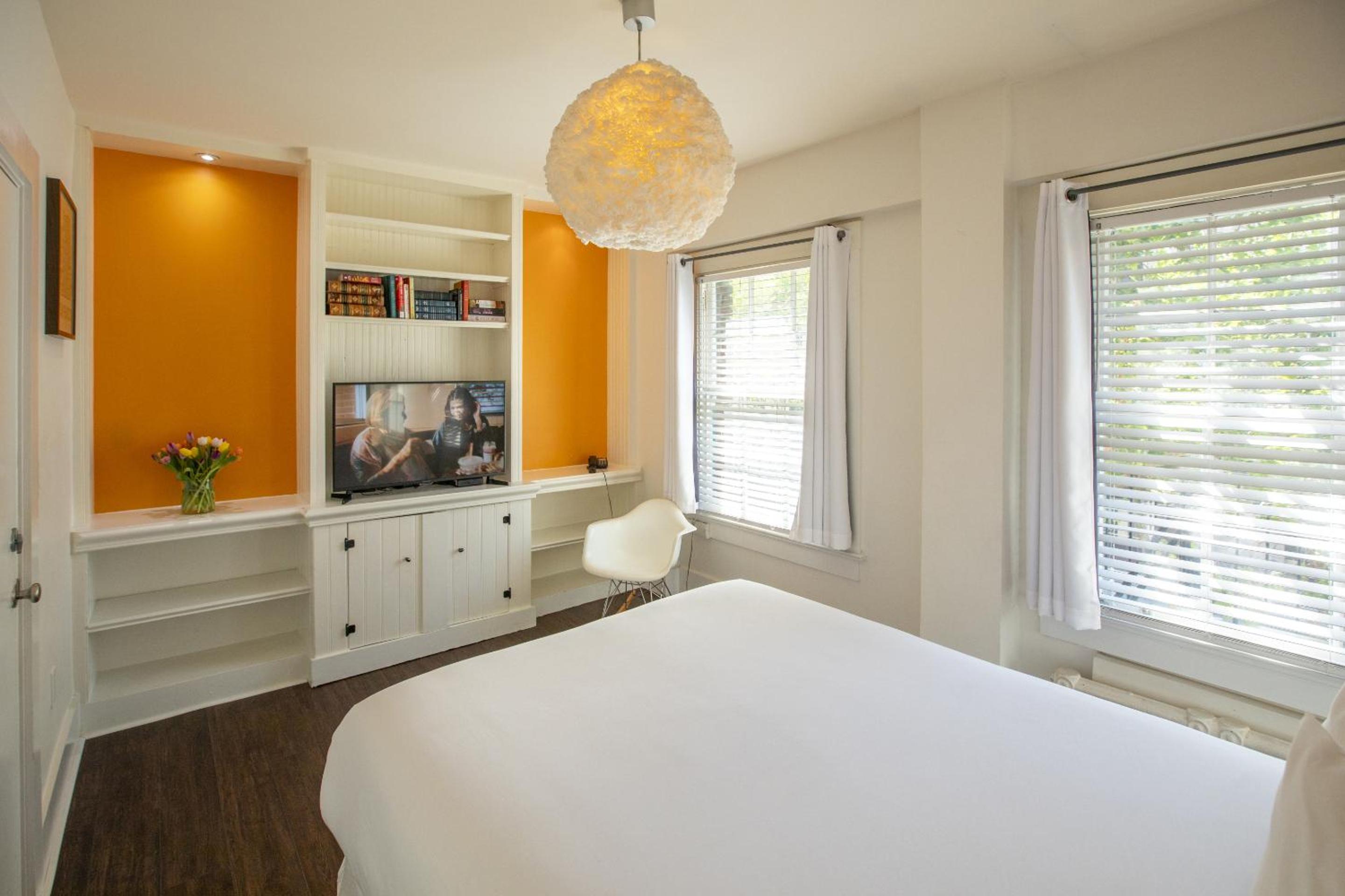 Deluxe Queen Room - Photo 1