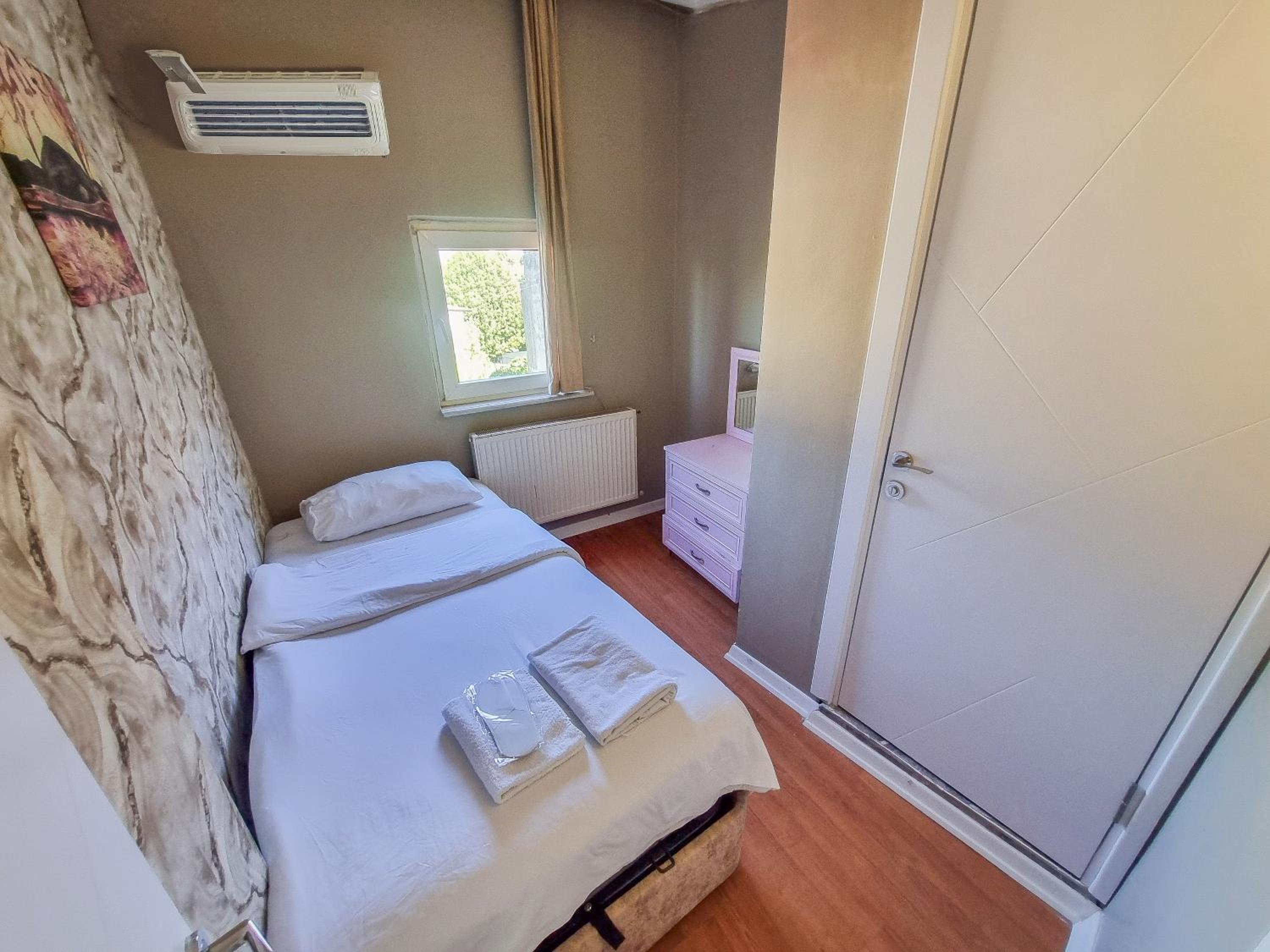 Single Room photo 3