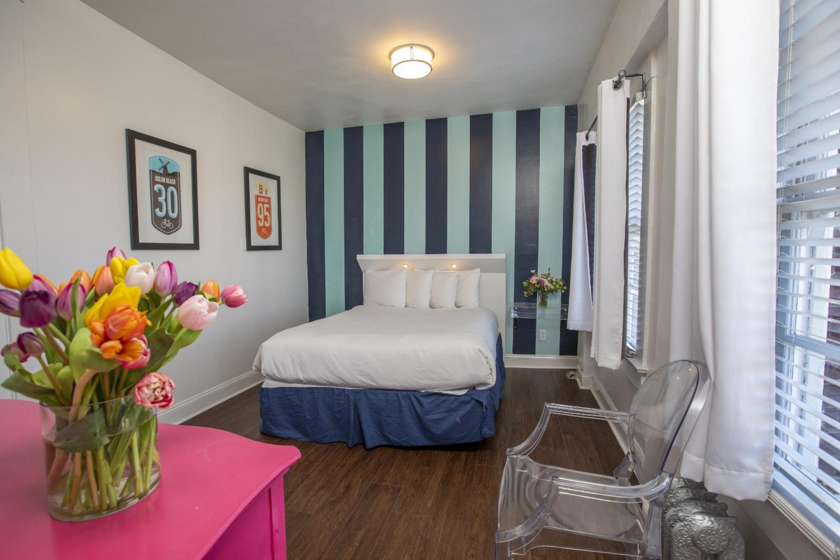 Deluxe Queen Room - Photo 14
