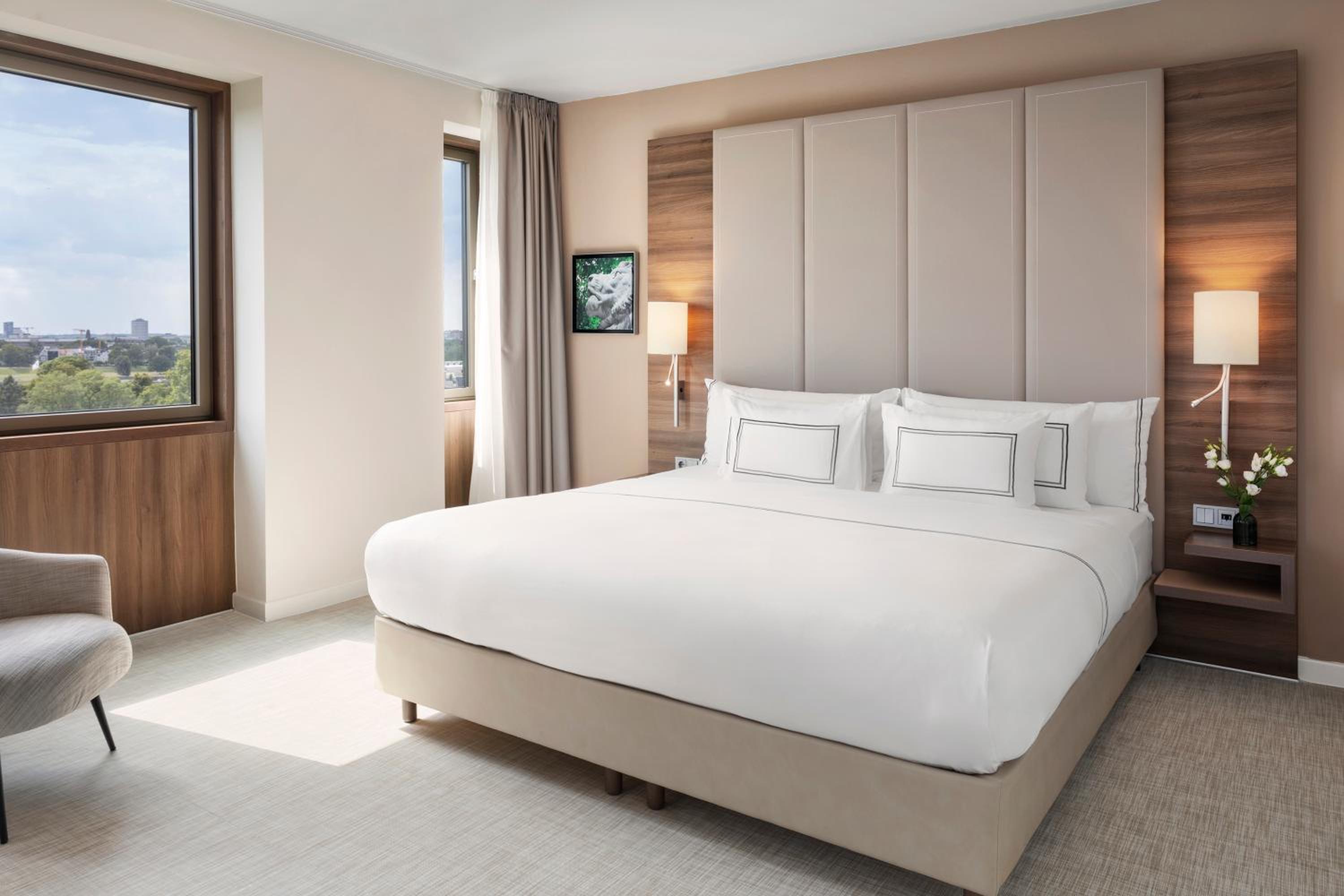 The Level Room with Executive Lounge Access - Photo 1
