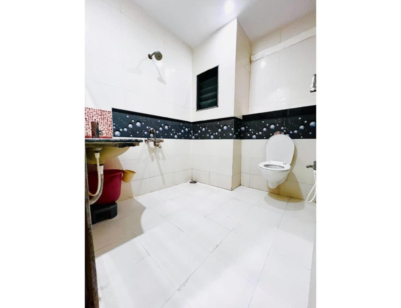 Double Room - Photo 25