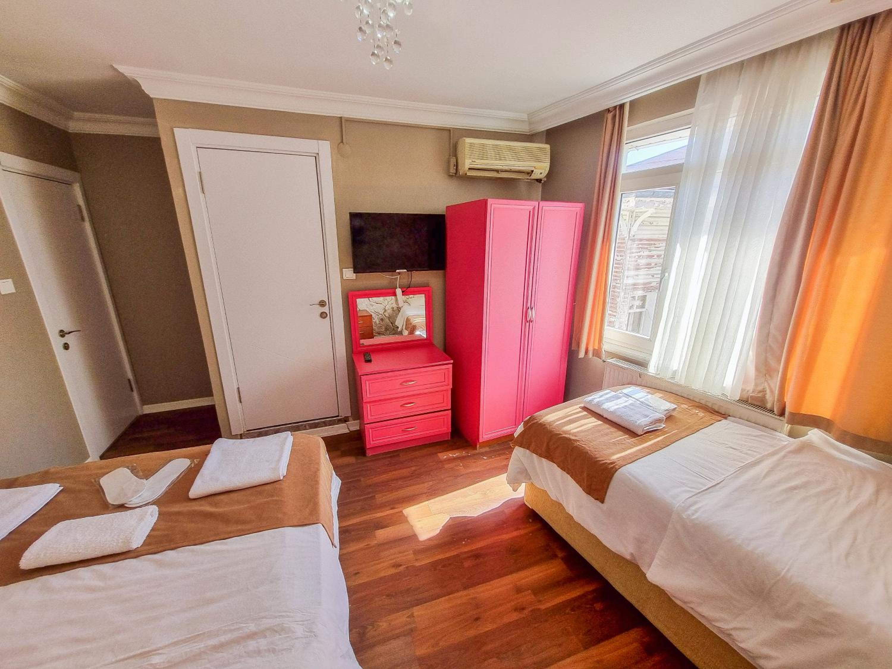 Standard Twin Room photo 3