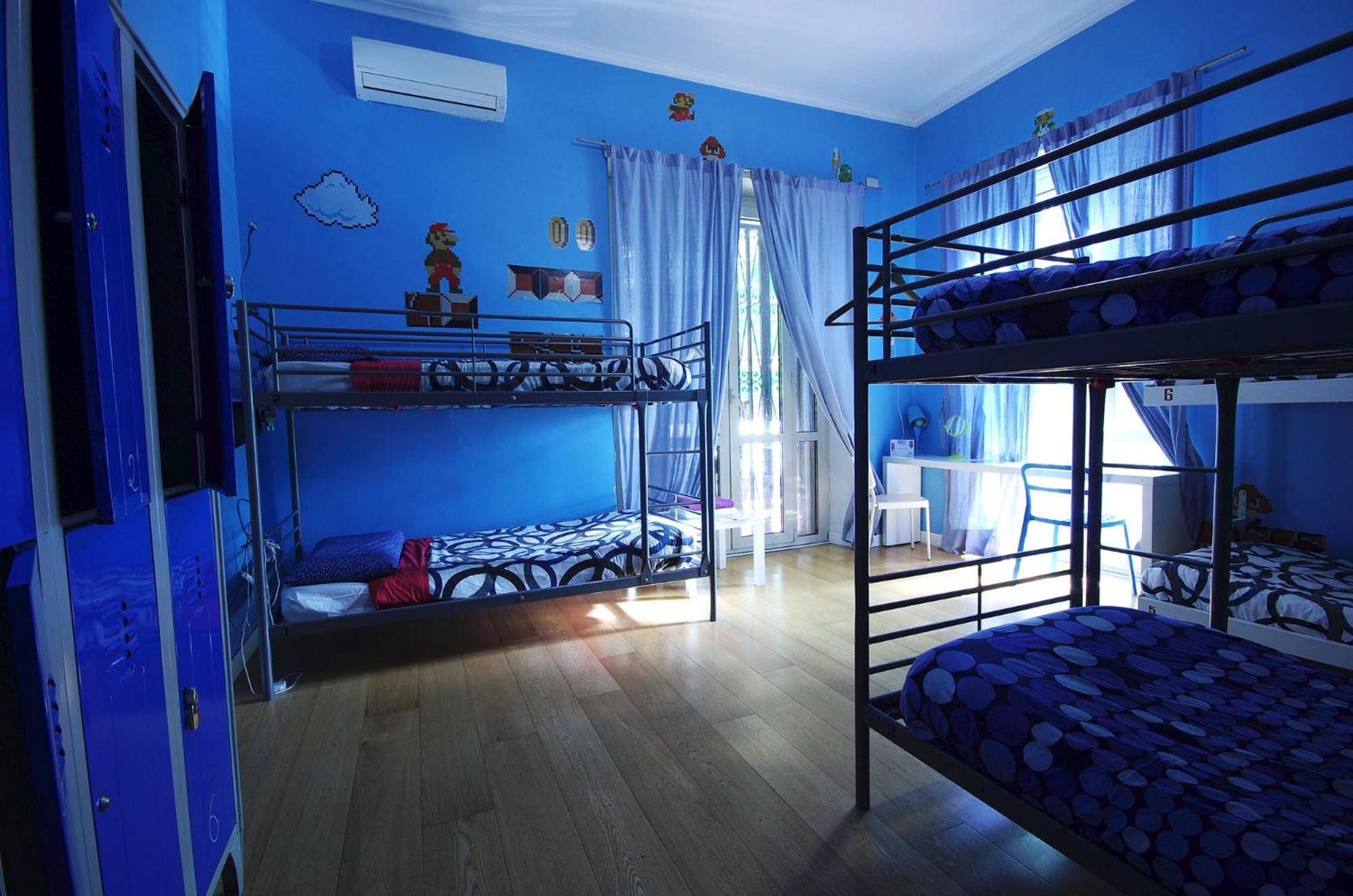 Single Bed in Mixed Dormitory Room