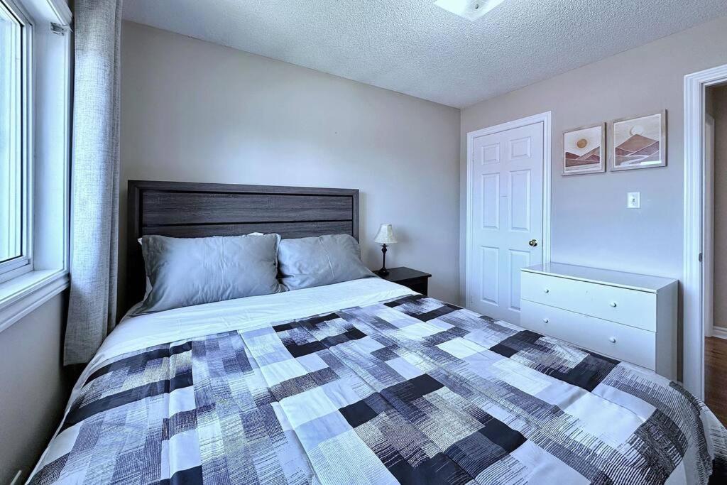 Three-Bedroom House photo 1