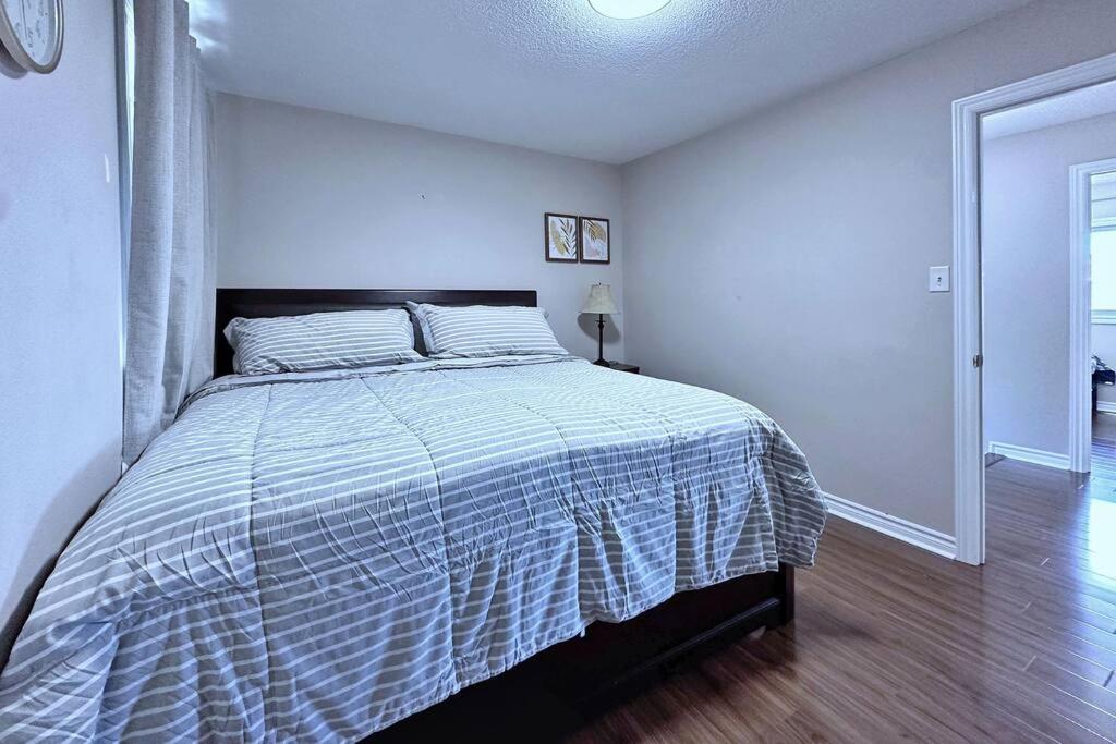 Three-Bedroom House photo 3