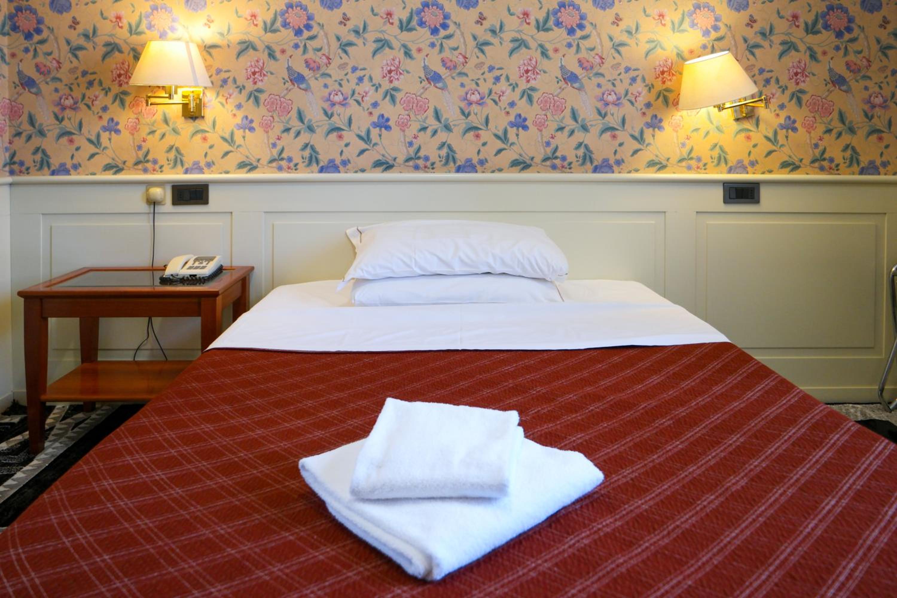 Large Single Room photo 1