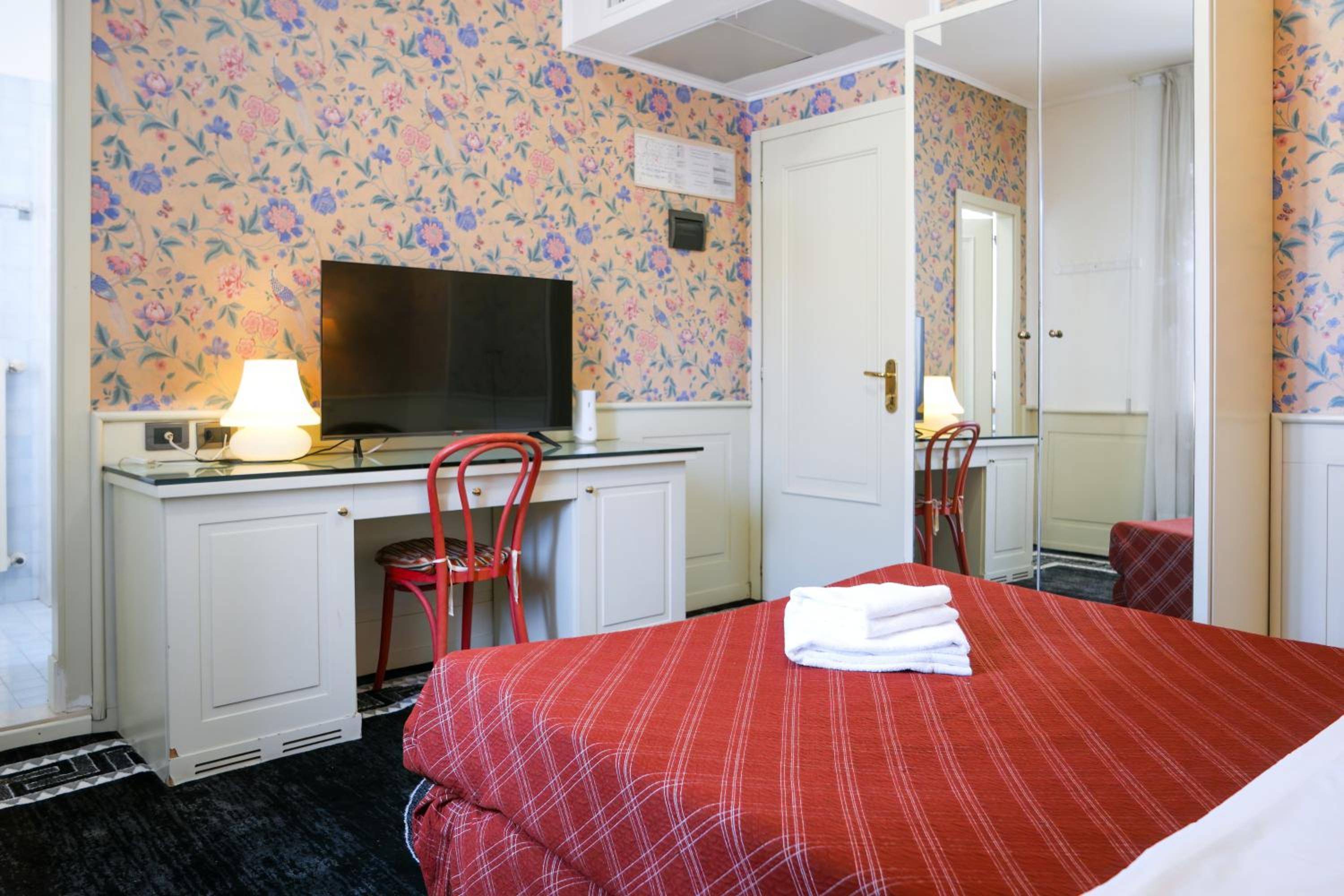 Large Single Room photo 2