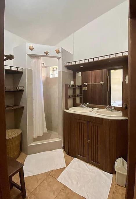 Four-Bedroom House photo 2