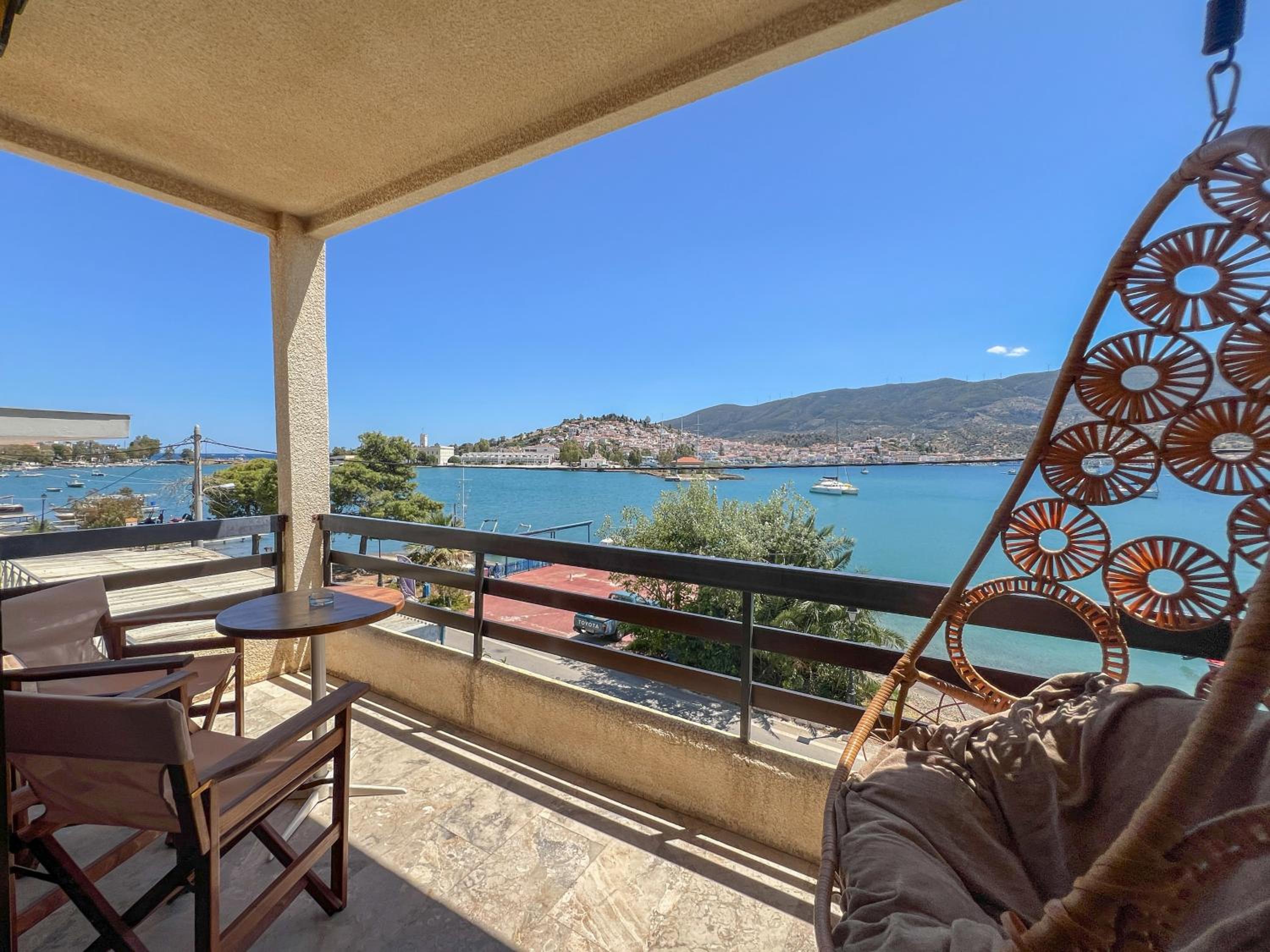 Quadruple Room with Sea View - Photo 11